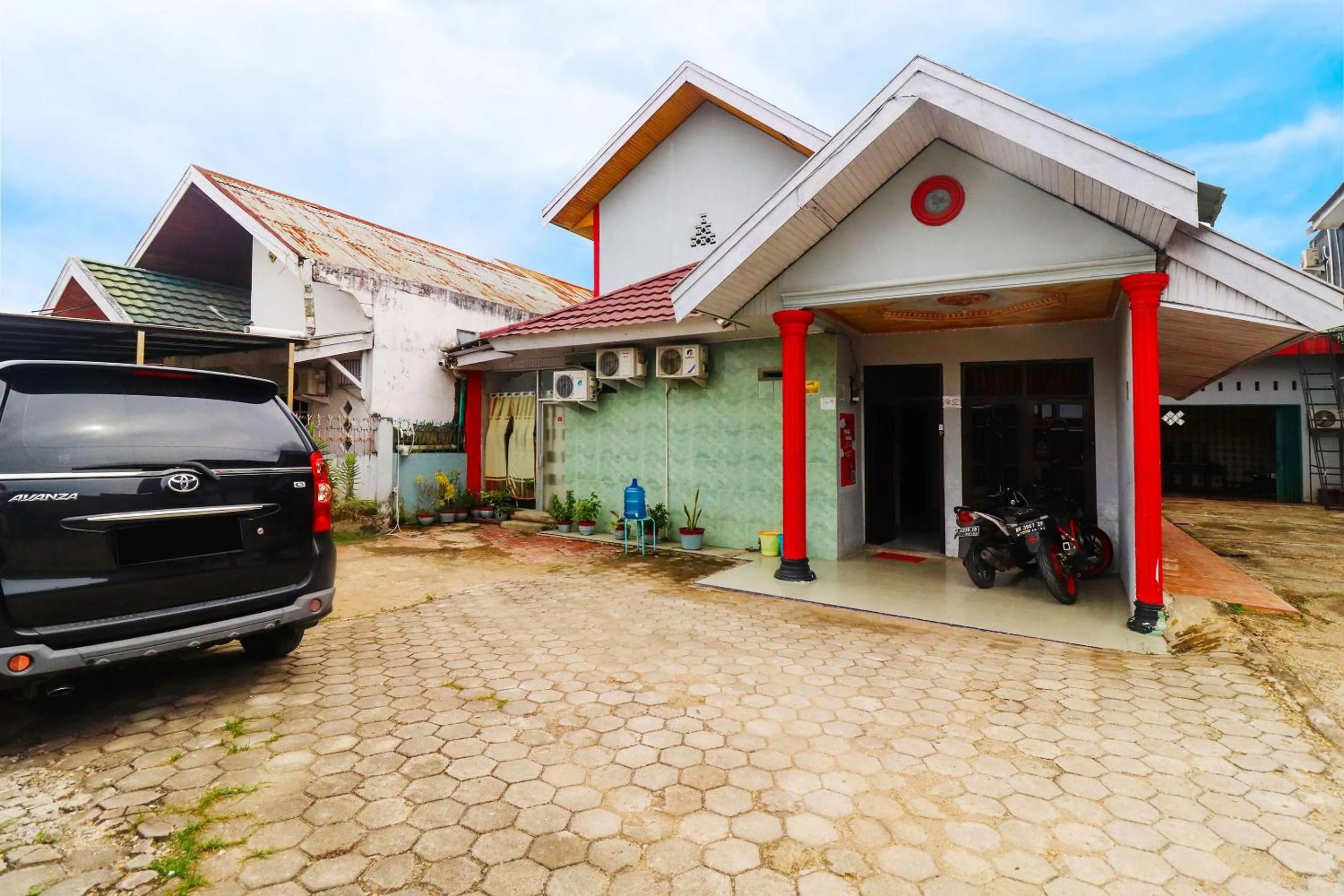 Facade/entrance in OYO 91607 Steze Guest House Syariah