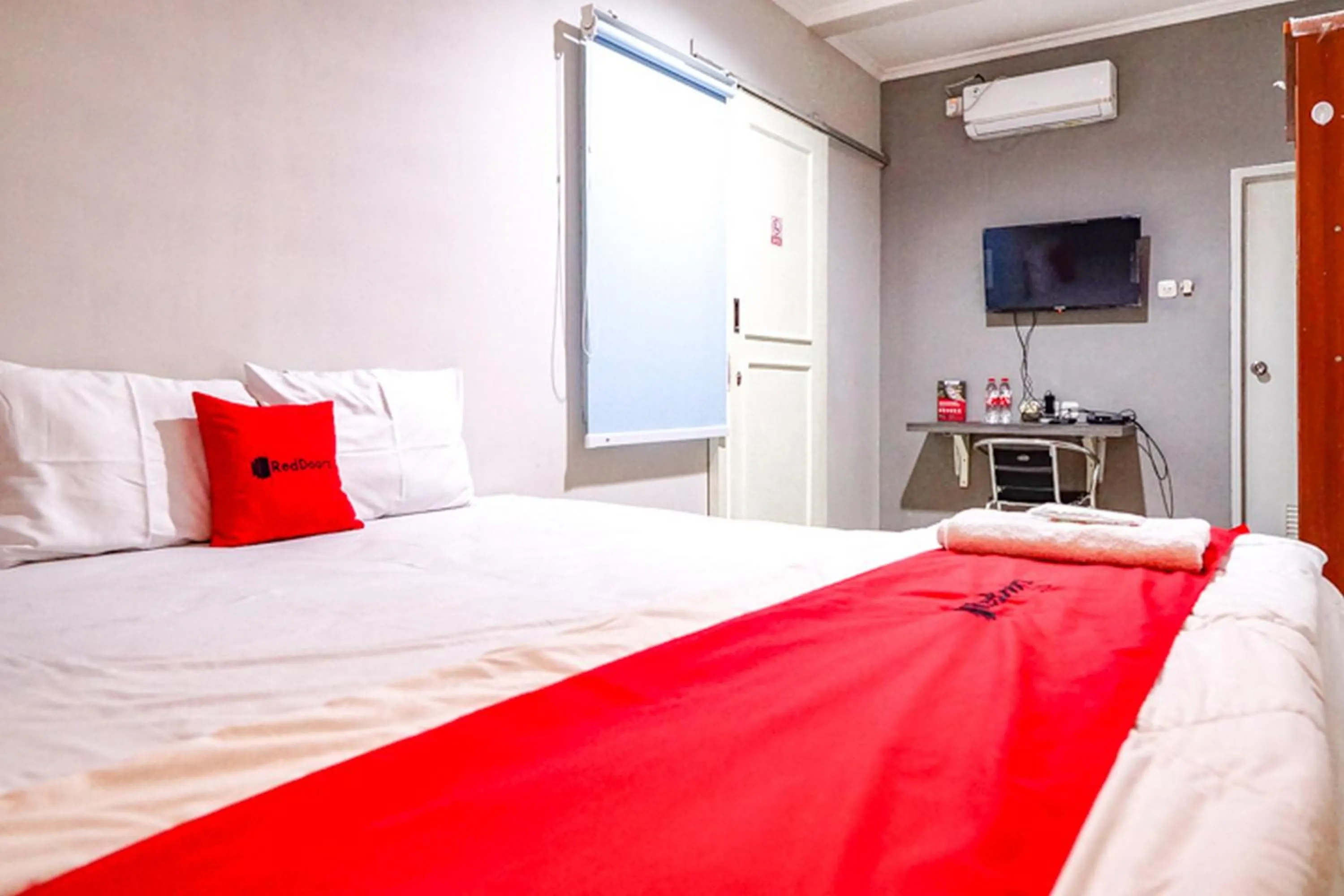 Bed in RedDoorz @ Citraland Surabaya