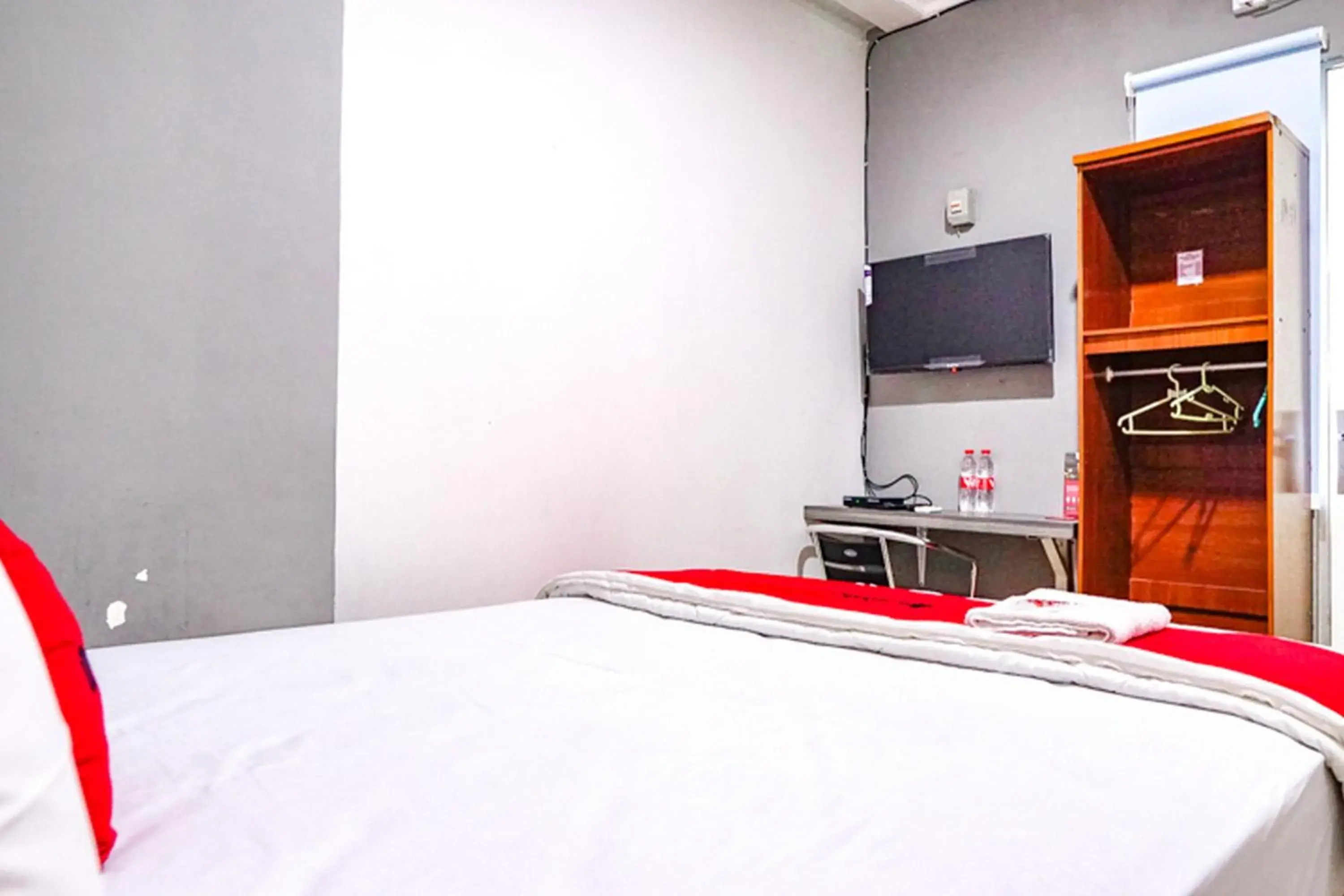 Bed in RedDoorz @ Citraland Surabaya Bed in RedDoorz @ Citraland Surabaya