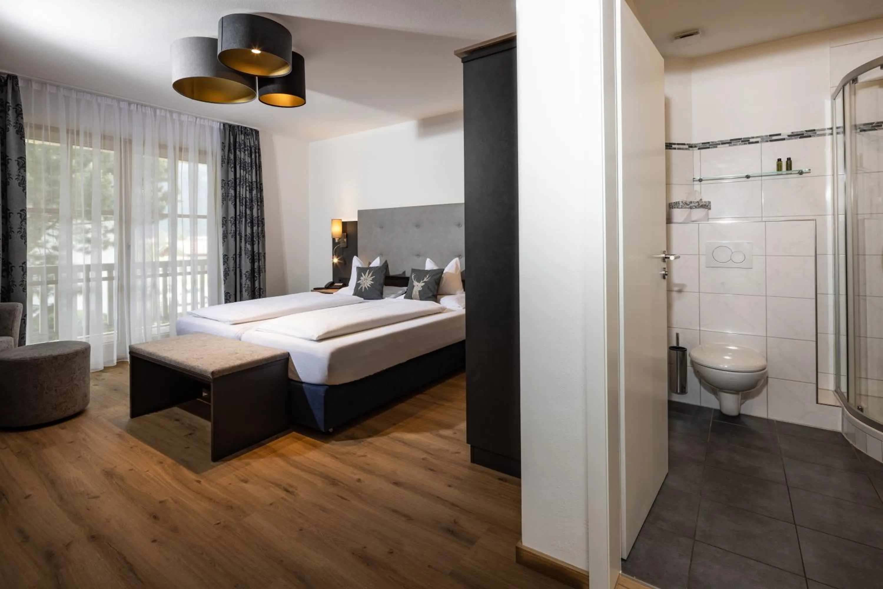 Bathroom, Bed in Hubertus Appartements Inzell