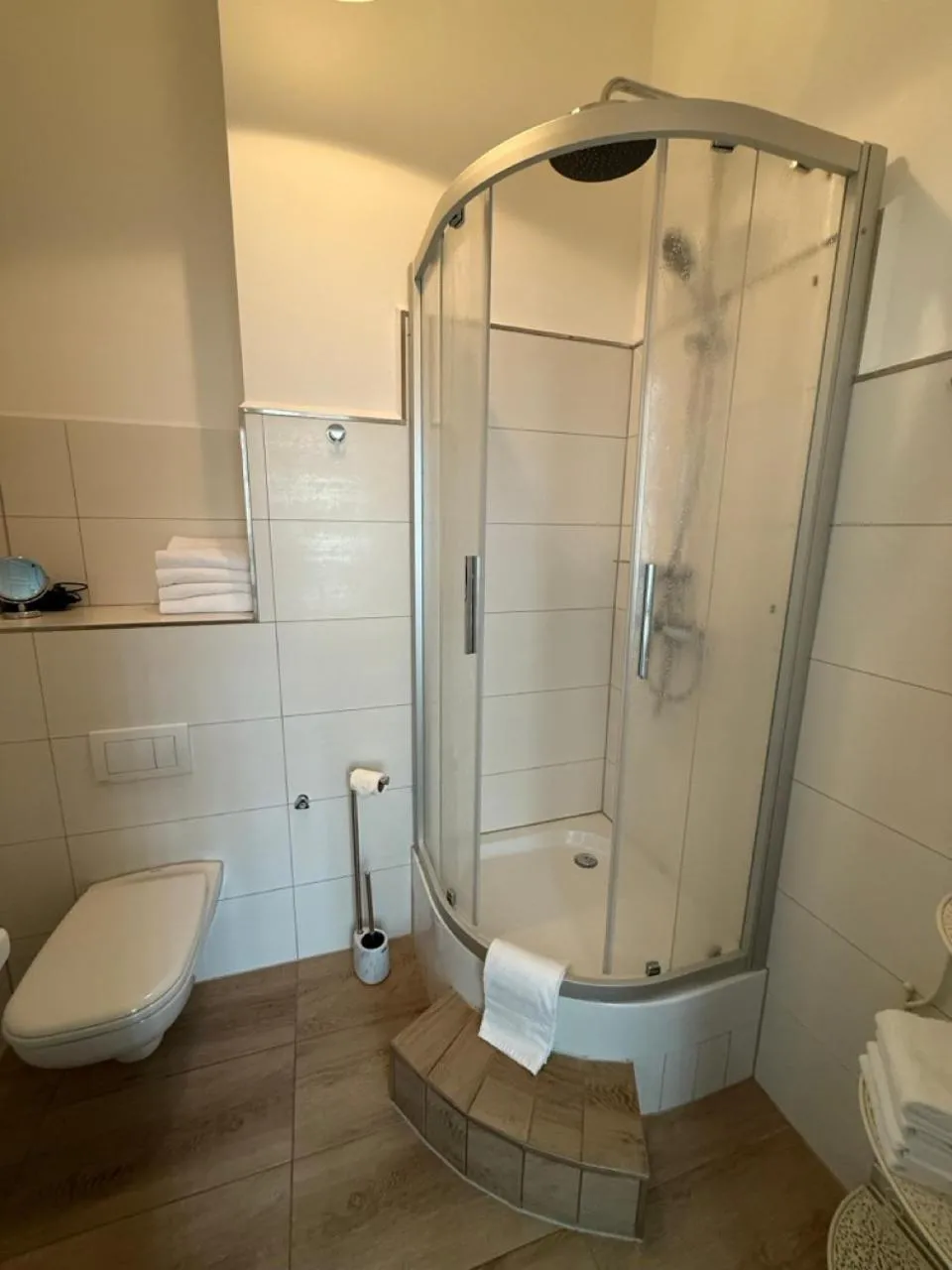 Shower in Pension am Tiefen See