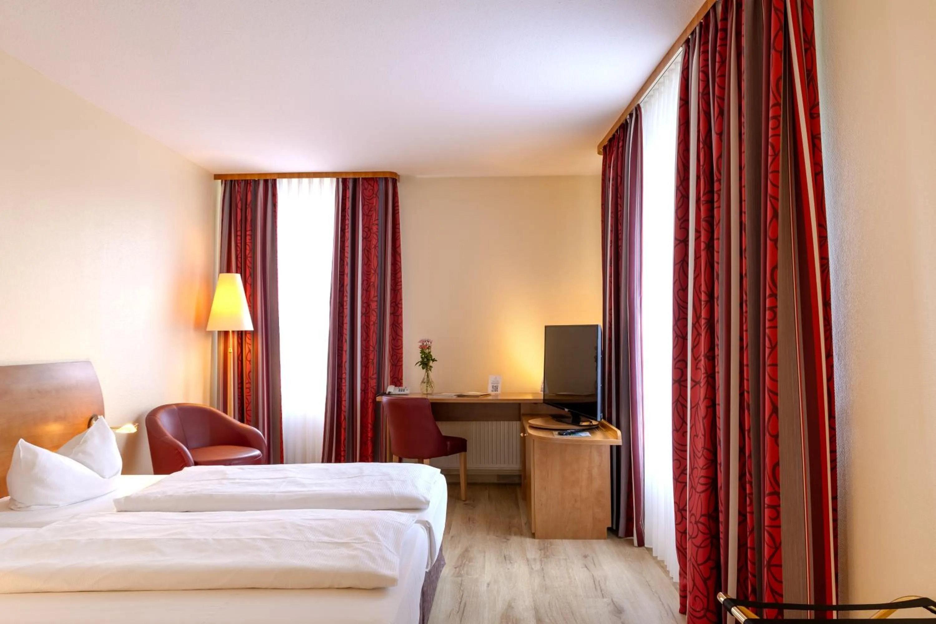 Photo of the whole room, Bed in Hotel Mercator Itzehoe-Klosterforst