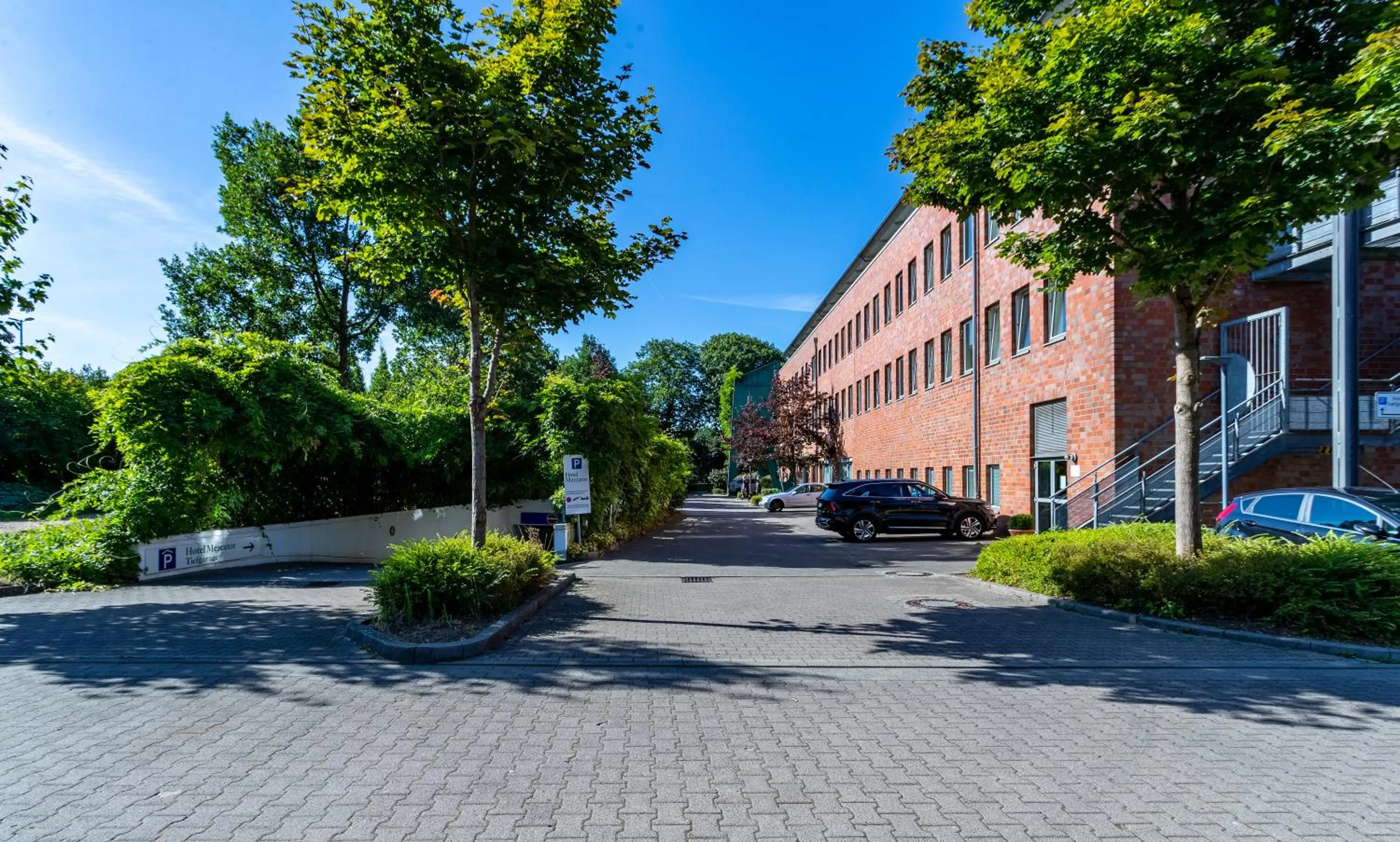 Facade/entrance in Hotel Mercator Itzehoe-Klosterforst