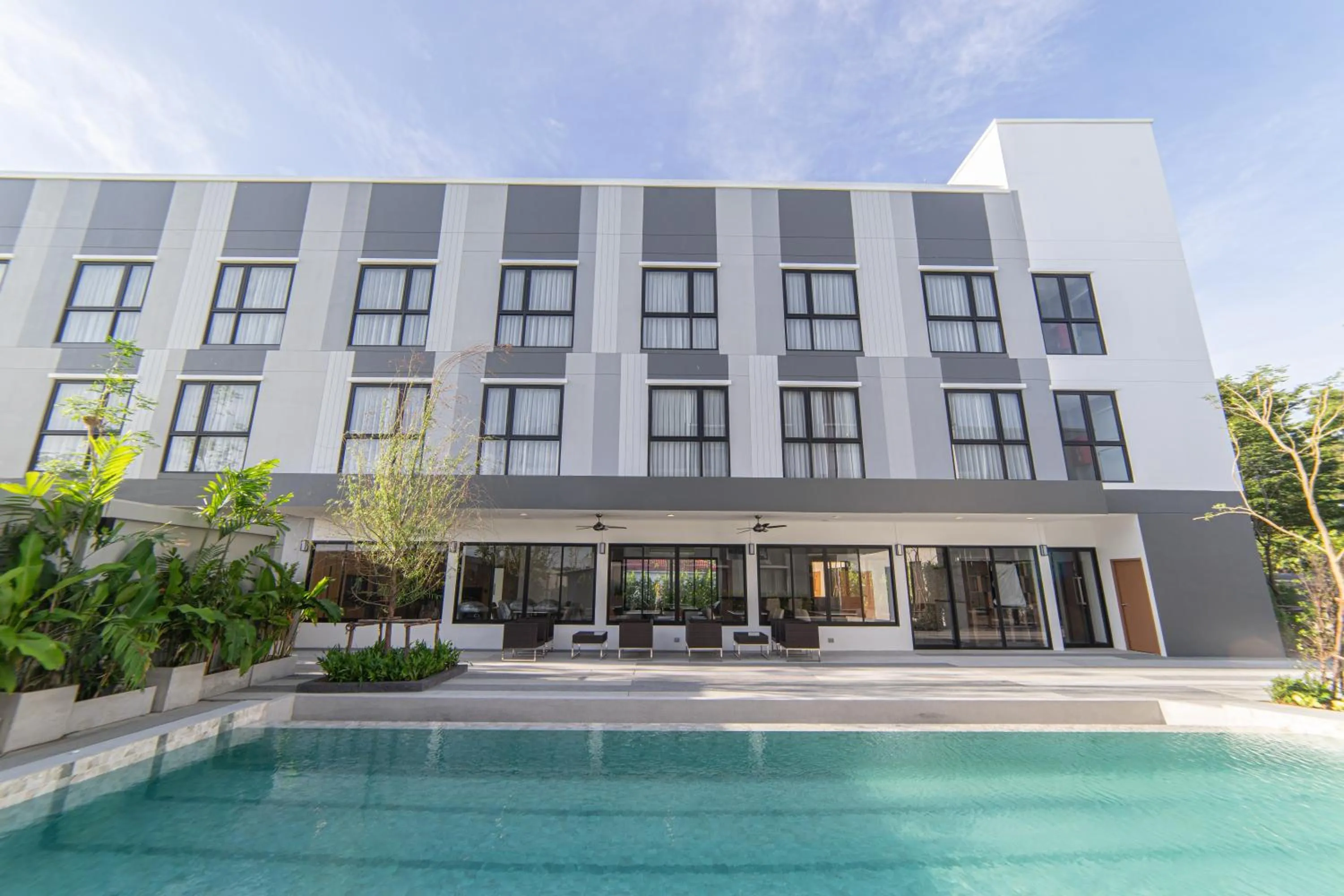 Property building in Gate43 Airport Hotel