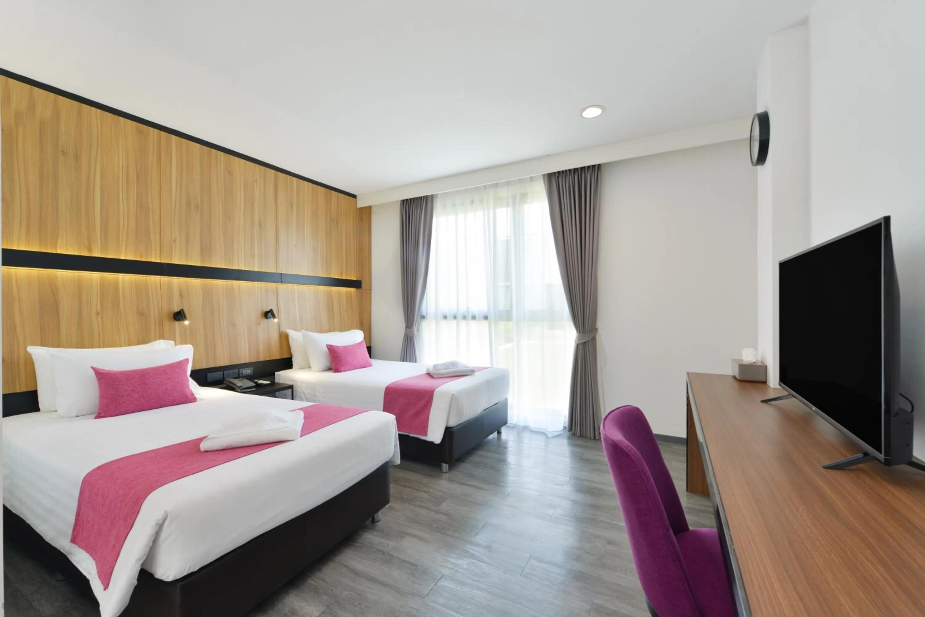 Bedroom, Bed in Gate43 Airport Hotel