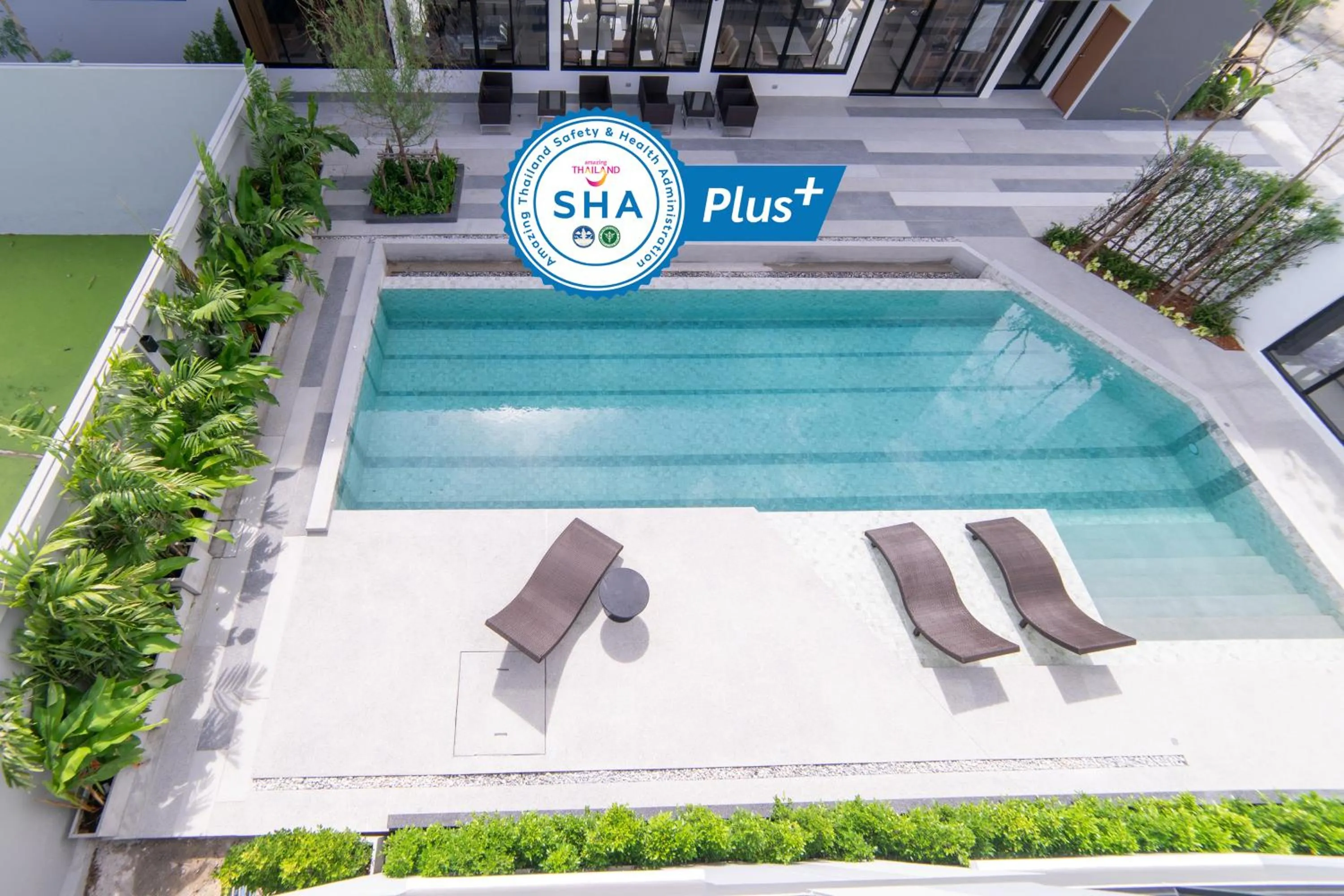 Pool view in Gate43 Airport Hotel