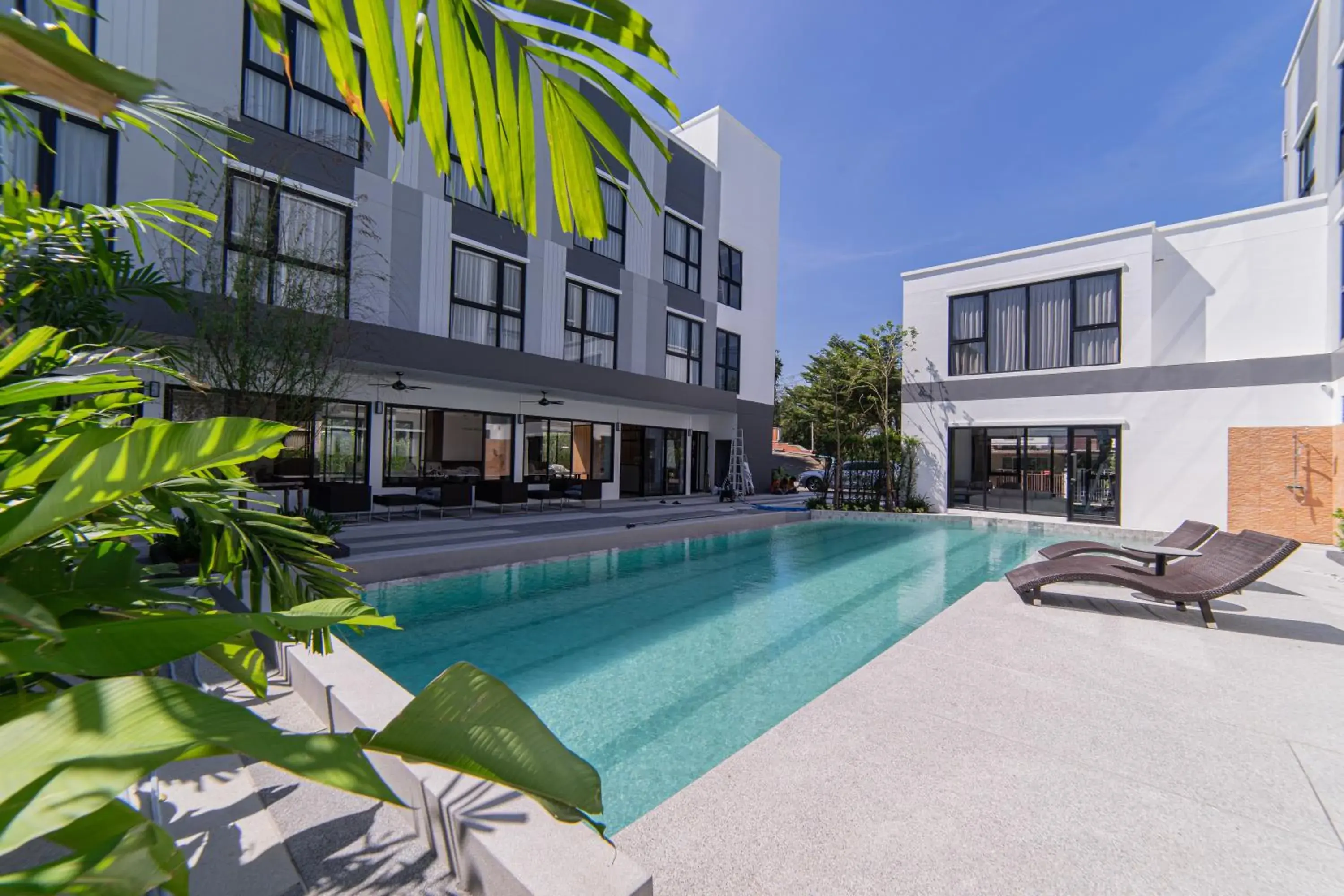 Swimming pool in Gate43 Airport Hotel Swimming pool in Gate43 Airport Hotel