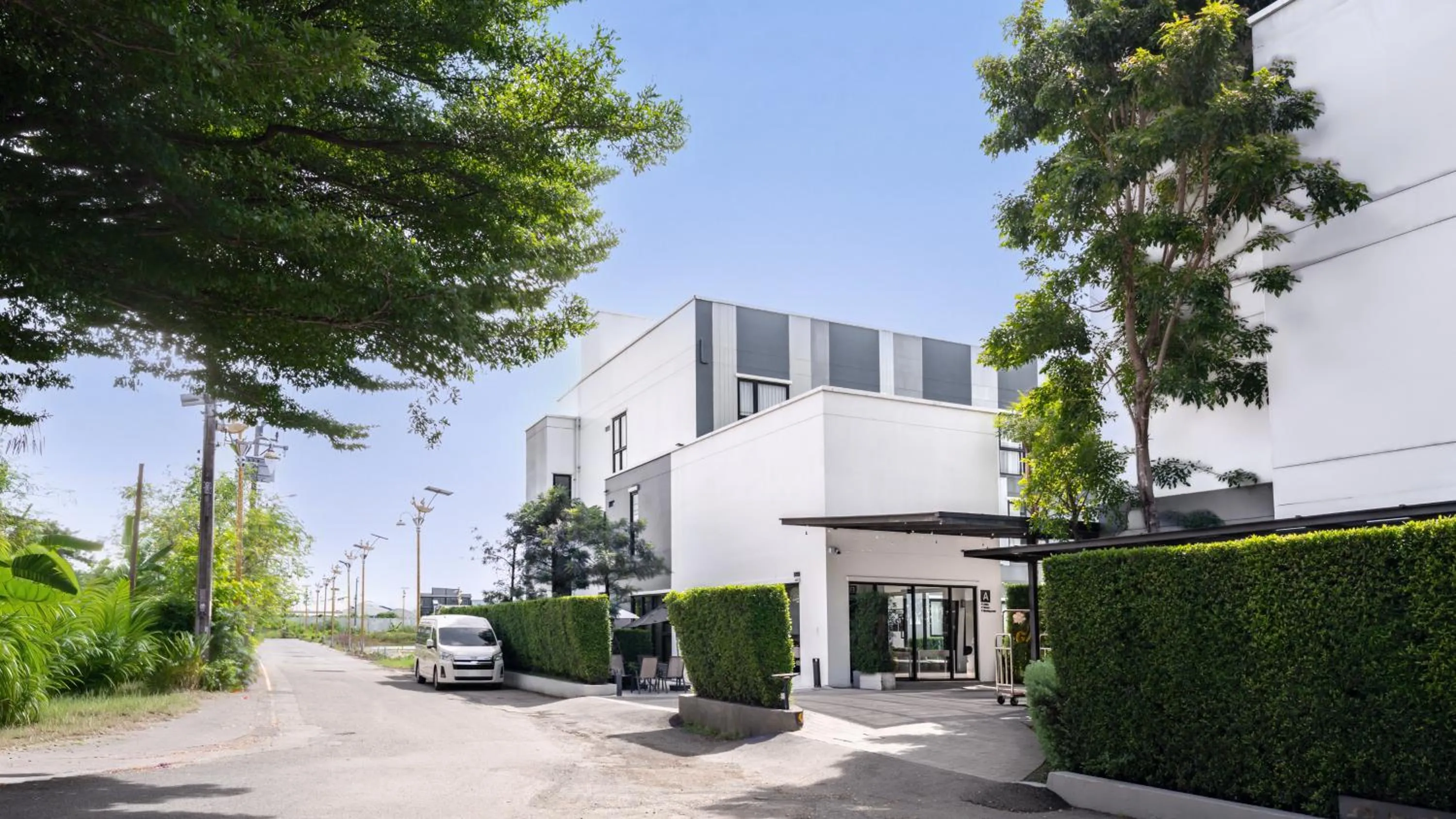 Property building in Gate43 Airport Hotel