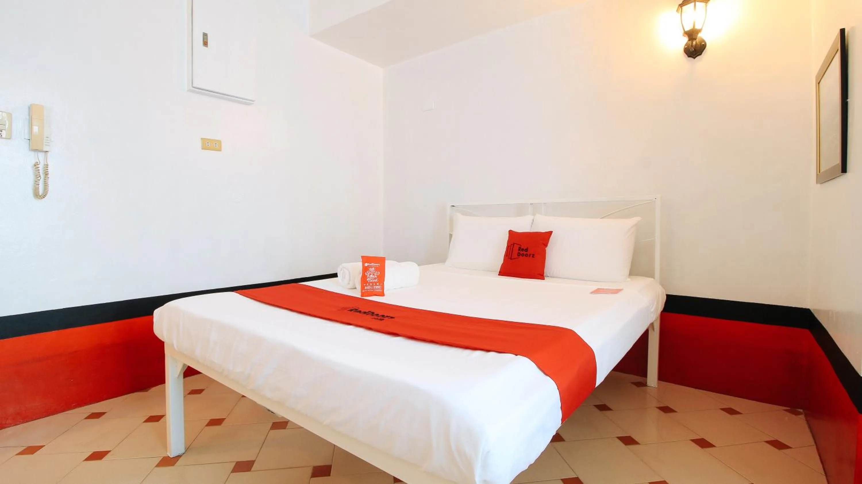 Photo of the whole room, Bed in RedDoorz at The Providence Tower