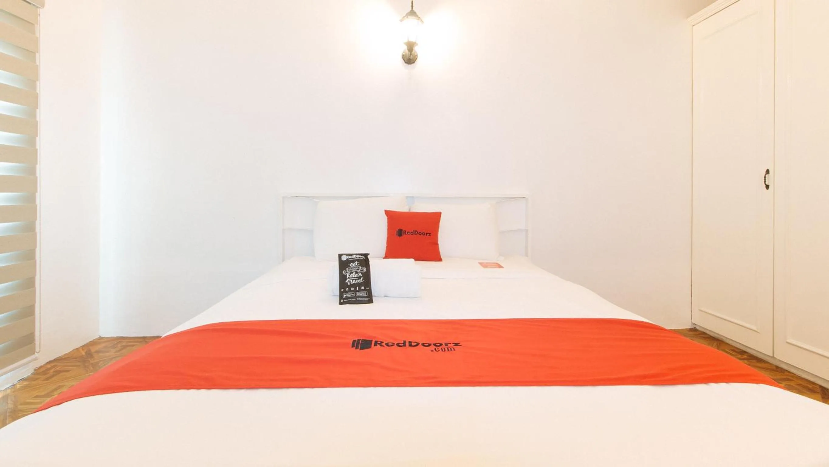 TV and multimedia, Bed in RedDoorz at The Providence Tower