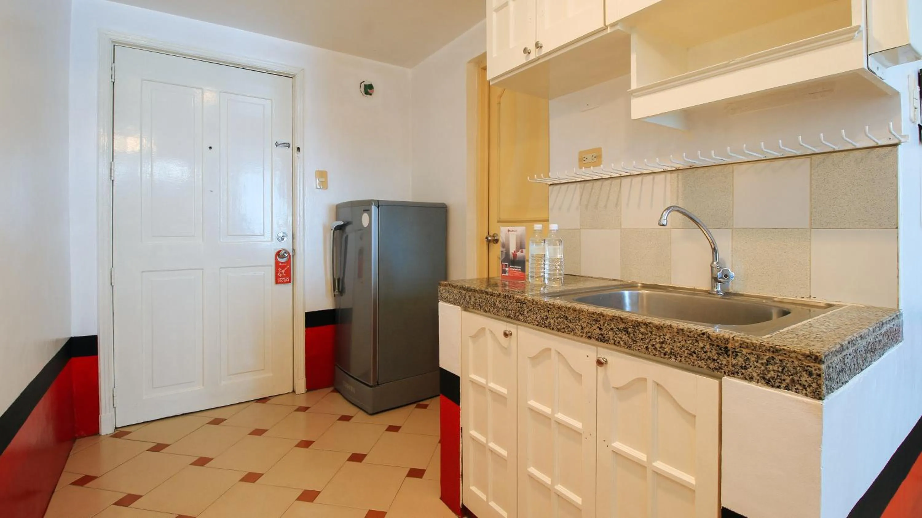Kitchen or kitchenette in RedDoorz at The Providence Tower