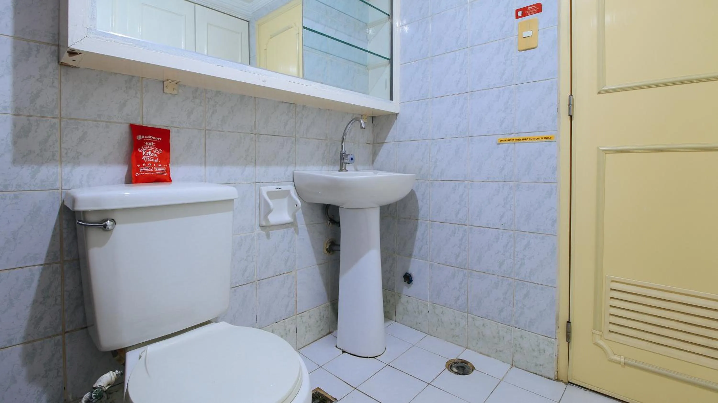 Bathroom in RedDoorz at The Providence Tower