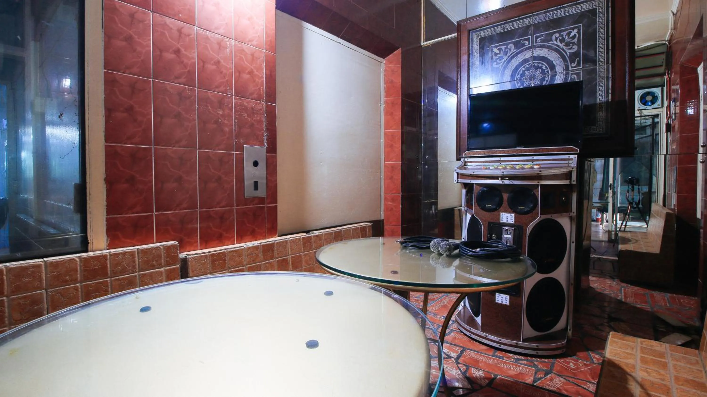 Lounge or bar in RedDoorz at The Providence Tower