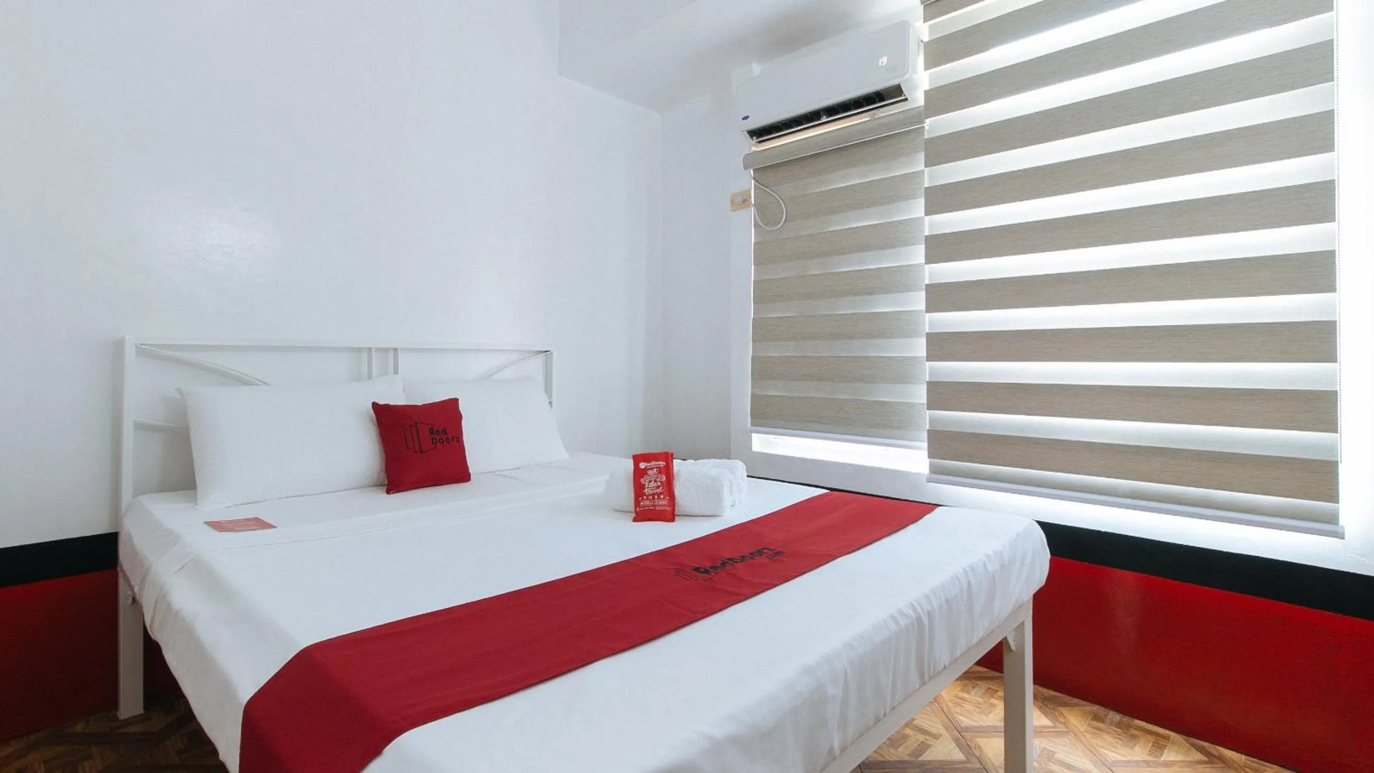 TV and multimedia, Bed in RedDoorz at The Providence Tower