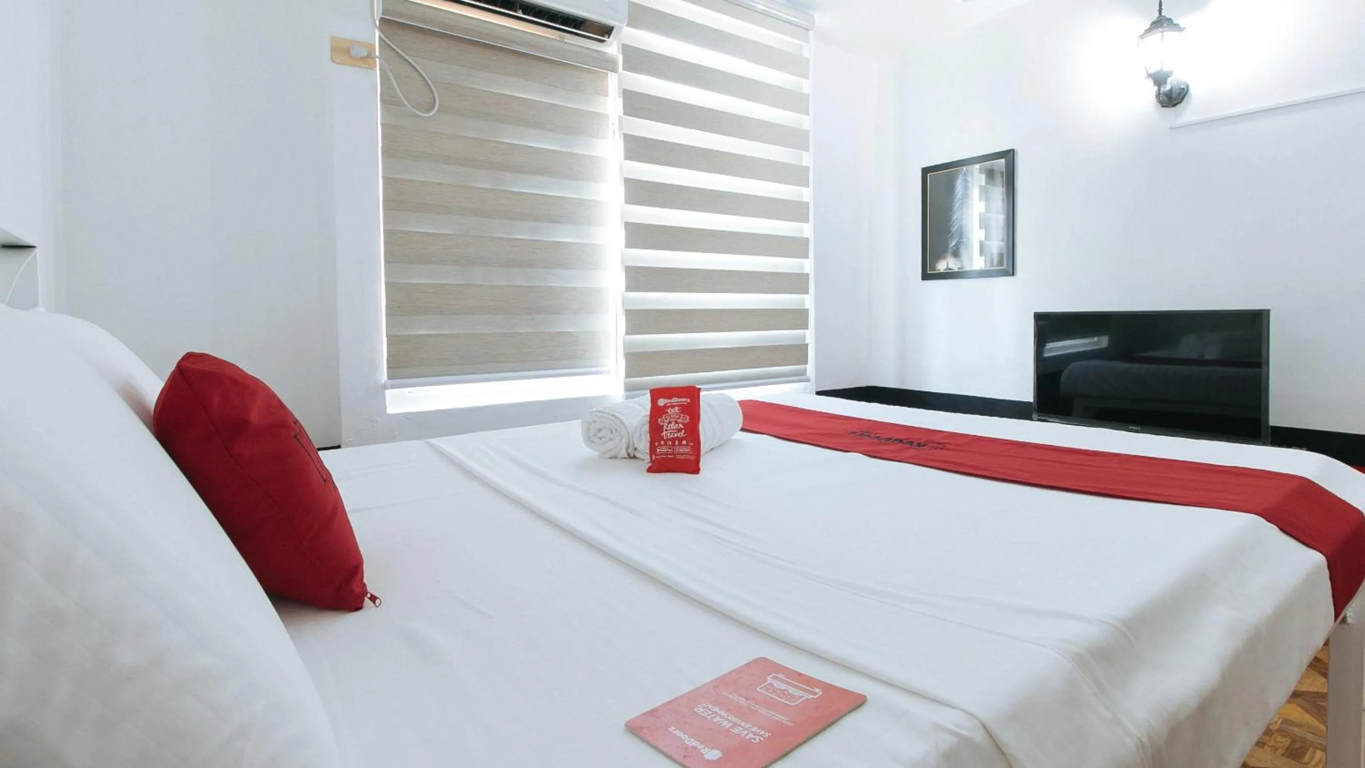 Photo of the whole room, Bed in RedDoorz at The Providence Tower