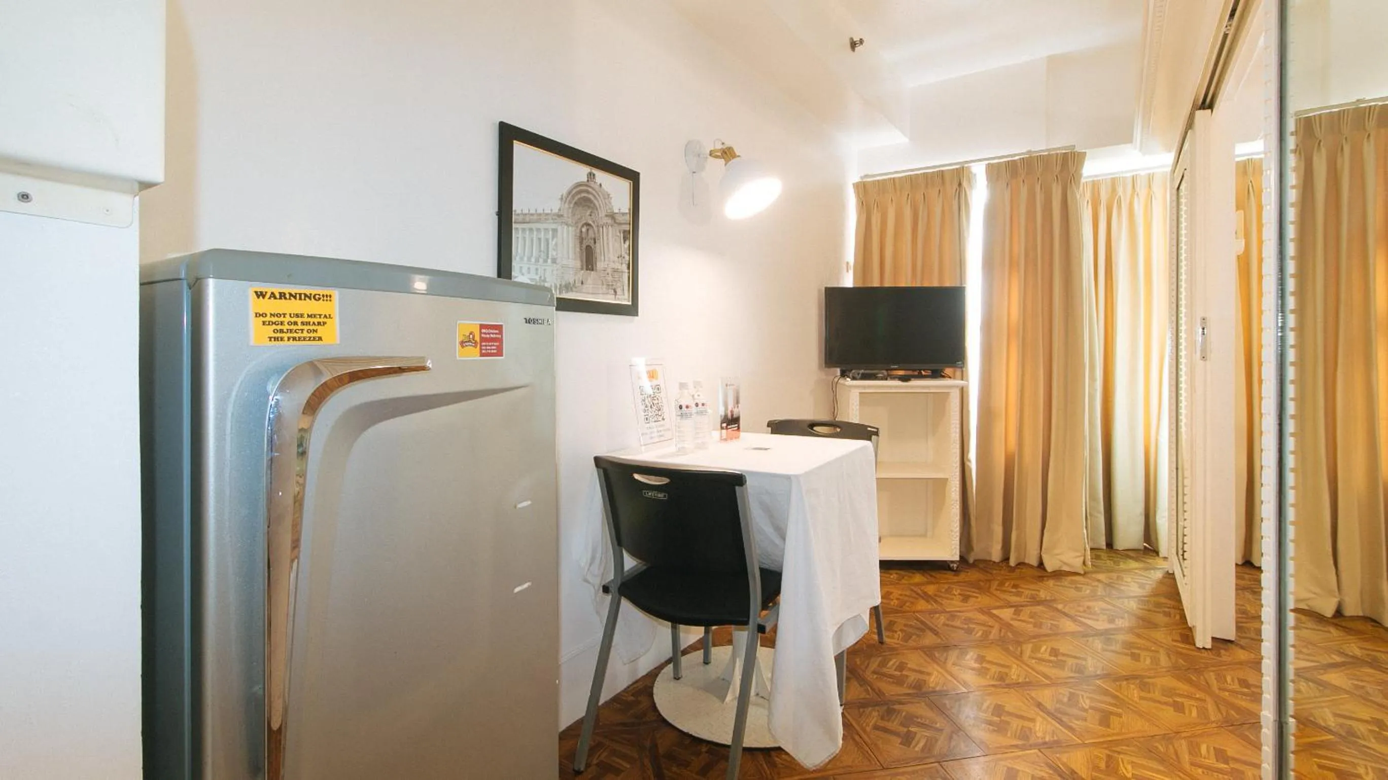 Seating area in RedDoorz at The Providence Tower