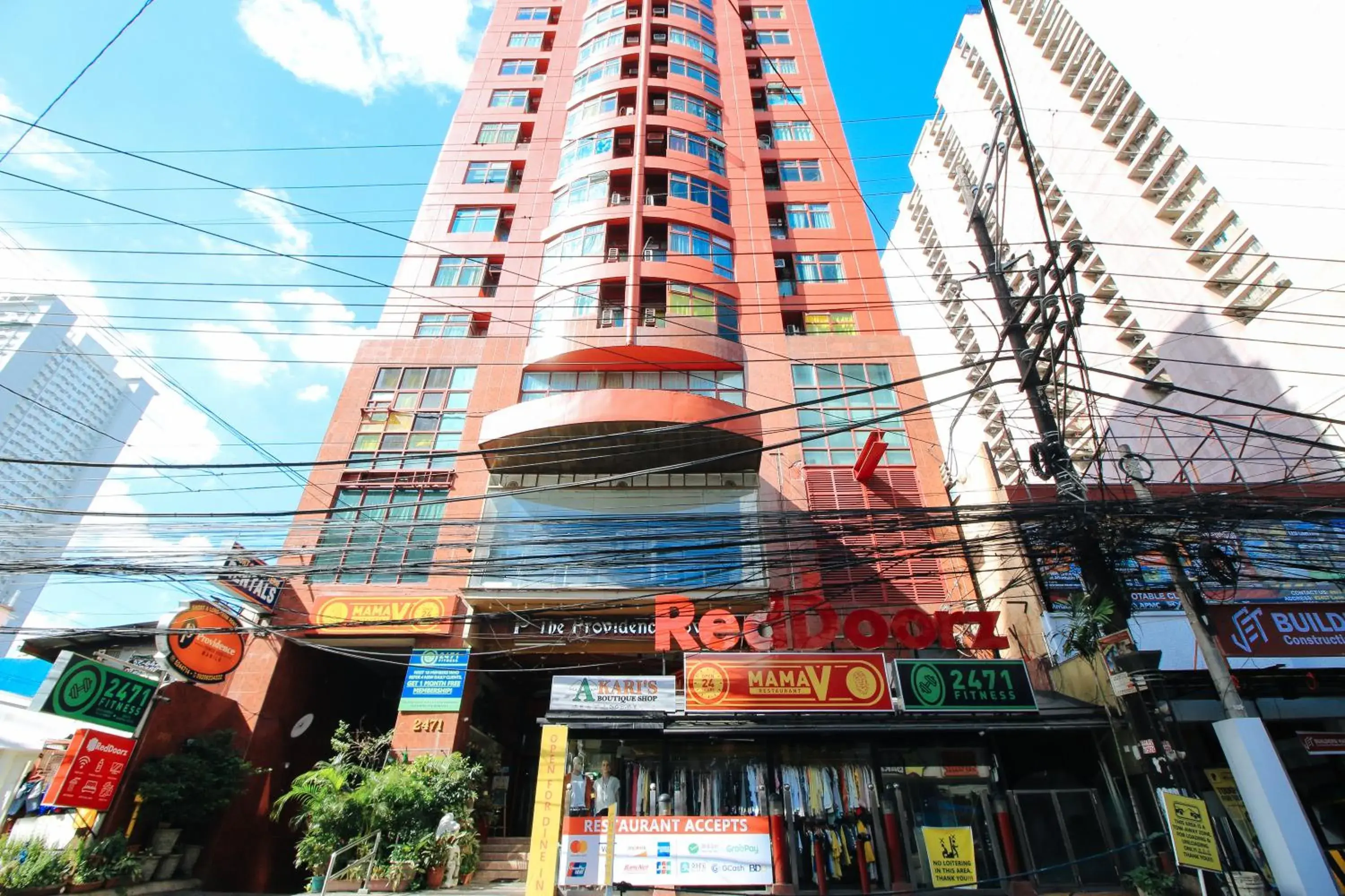 Facade/entrance in RedDoorz at The Providence Tower Facade/entrance in RedDoorz at The Providence Tower