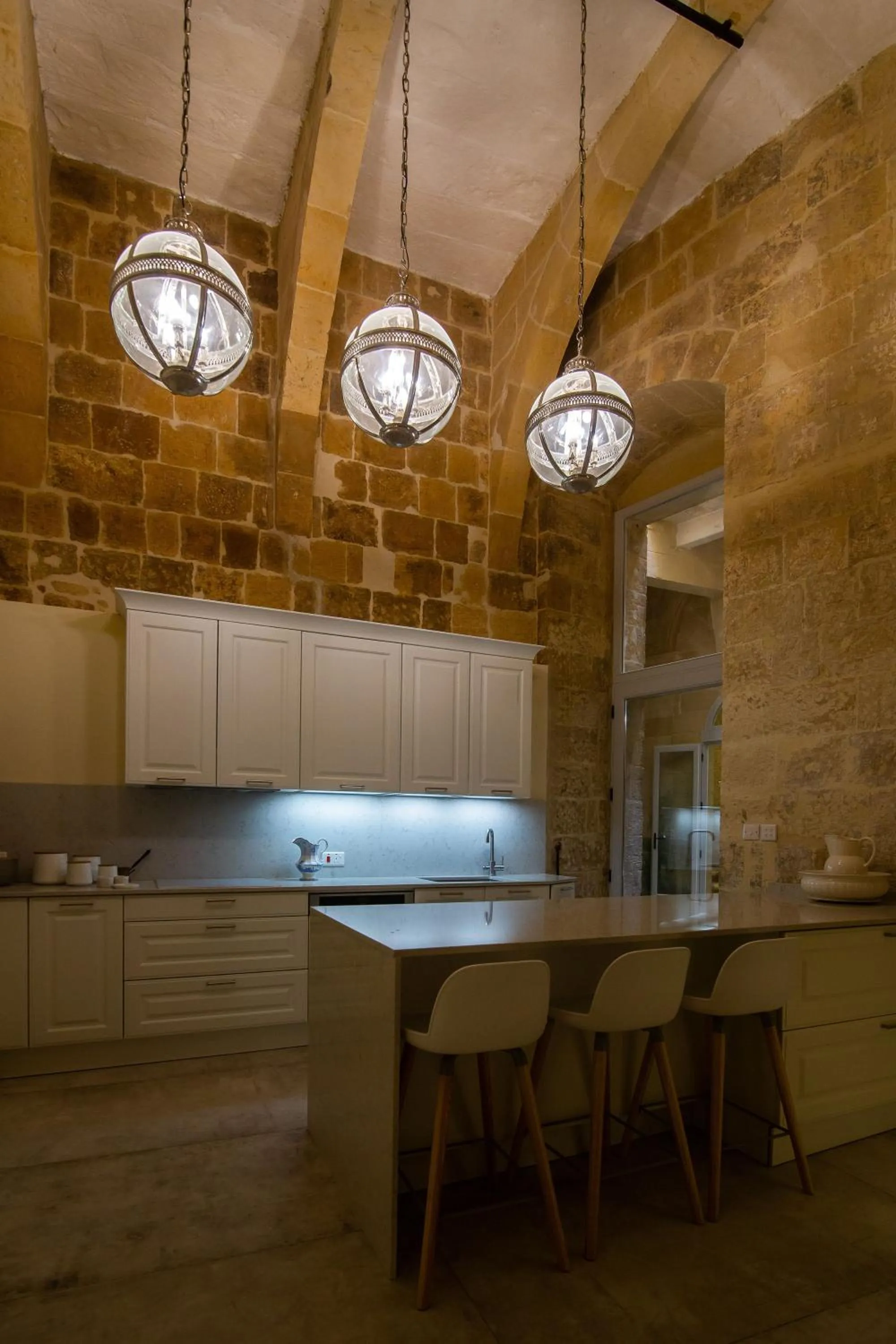 Kitchen or kitchenette in Palazzino Birgu Host Family Bed and Breakfast