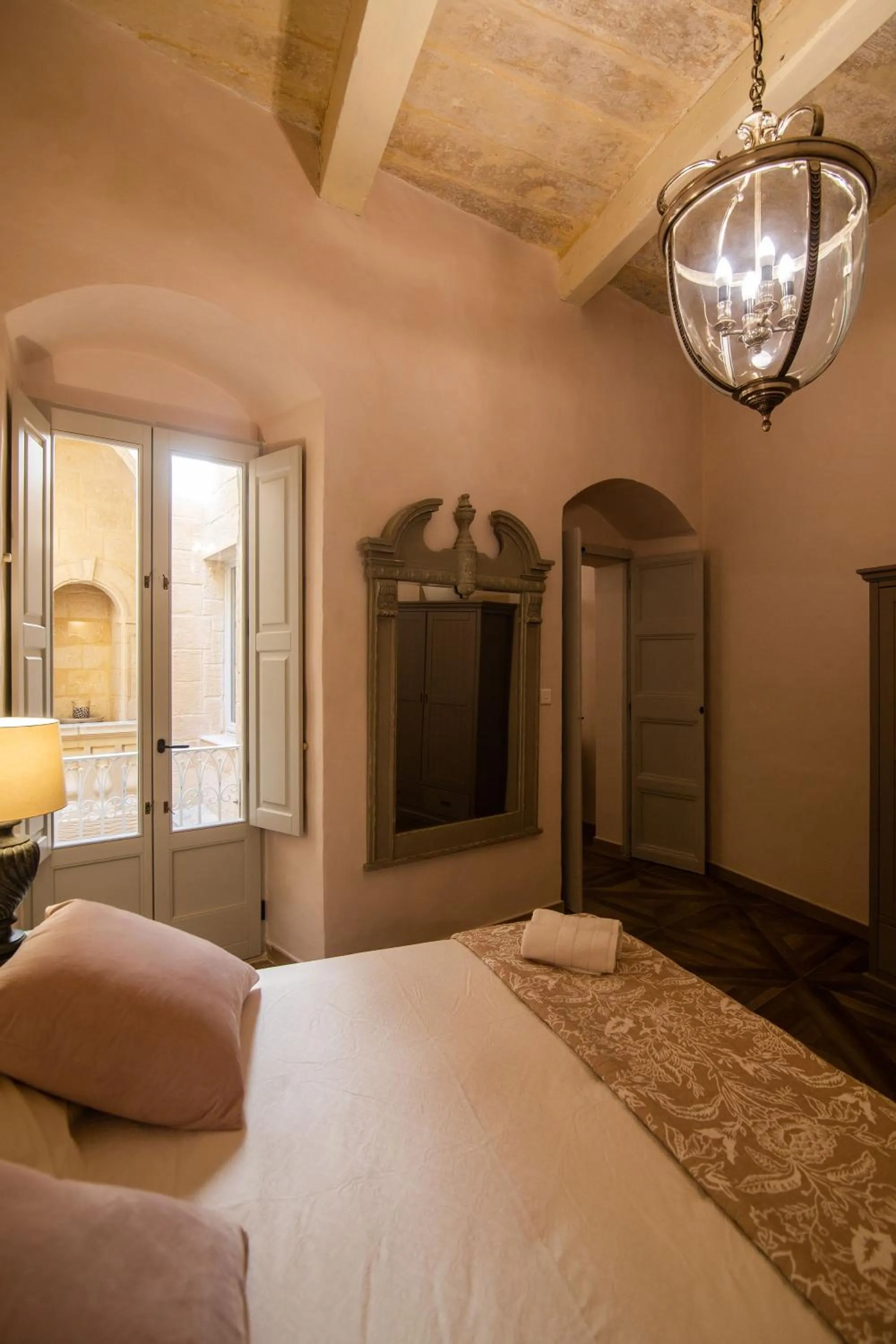 Bedroom, Bed in Palazzino Birgu Host Family Bed and Breakfast