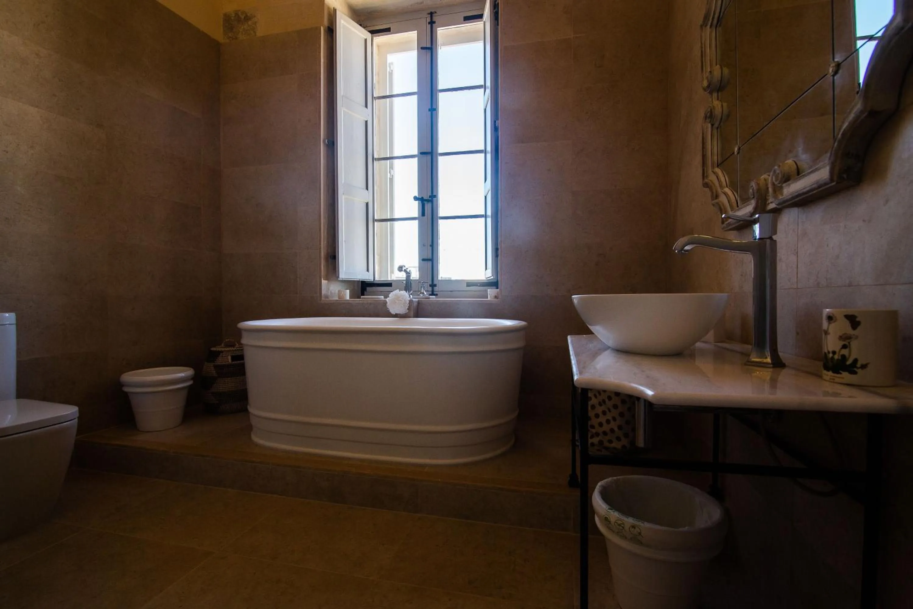 Bathroom in Palazzino Birgu Host Family Bed and Breakfast