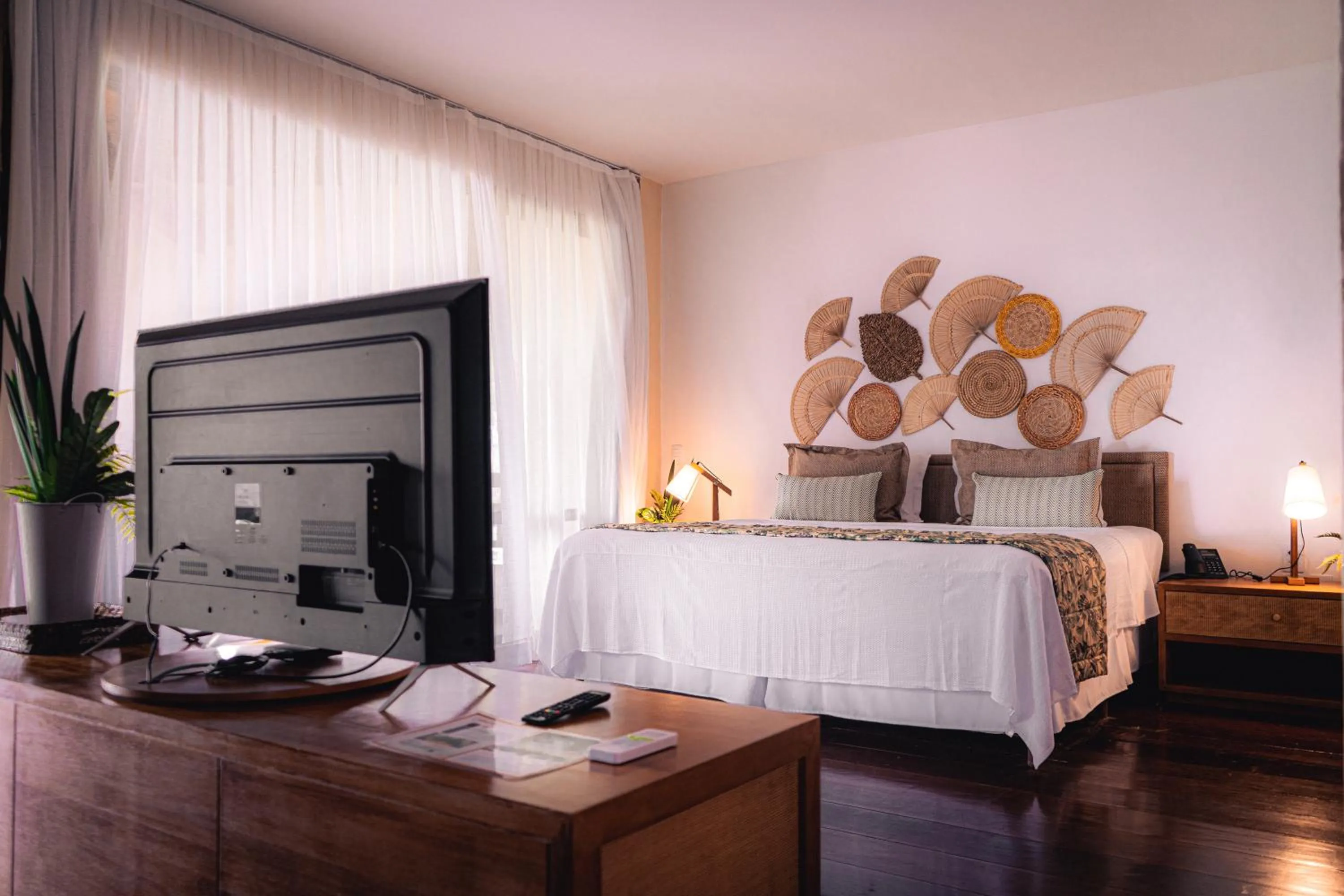 Photo of the whole room, Bed in Sun City Rota das Emoções