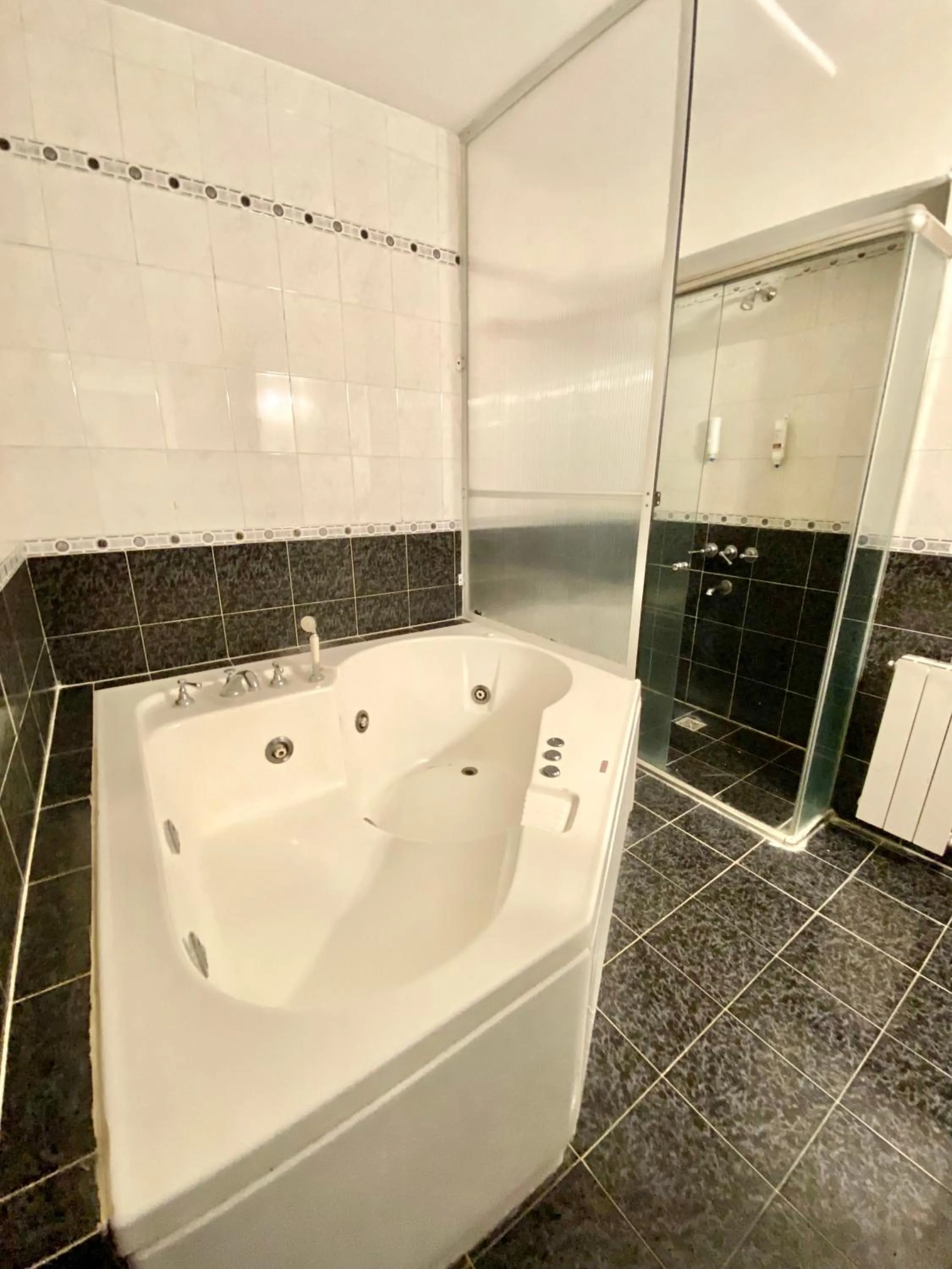 Shower in Hotel Atlántico Suites
