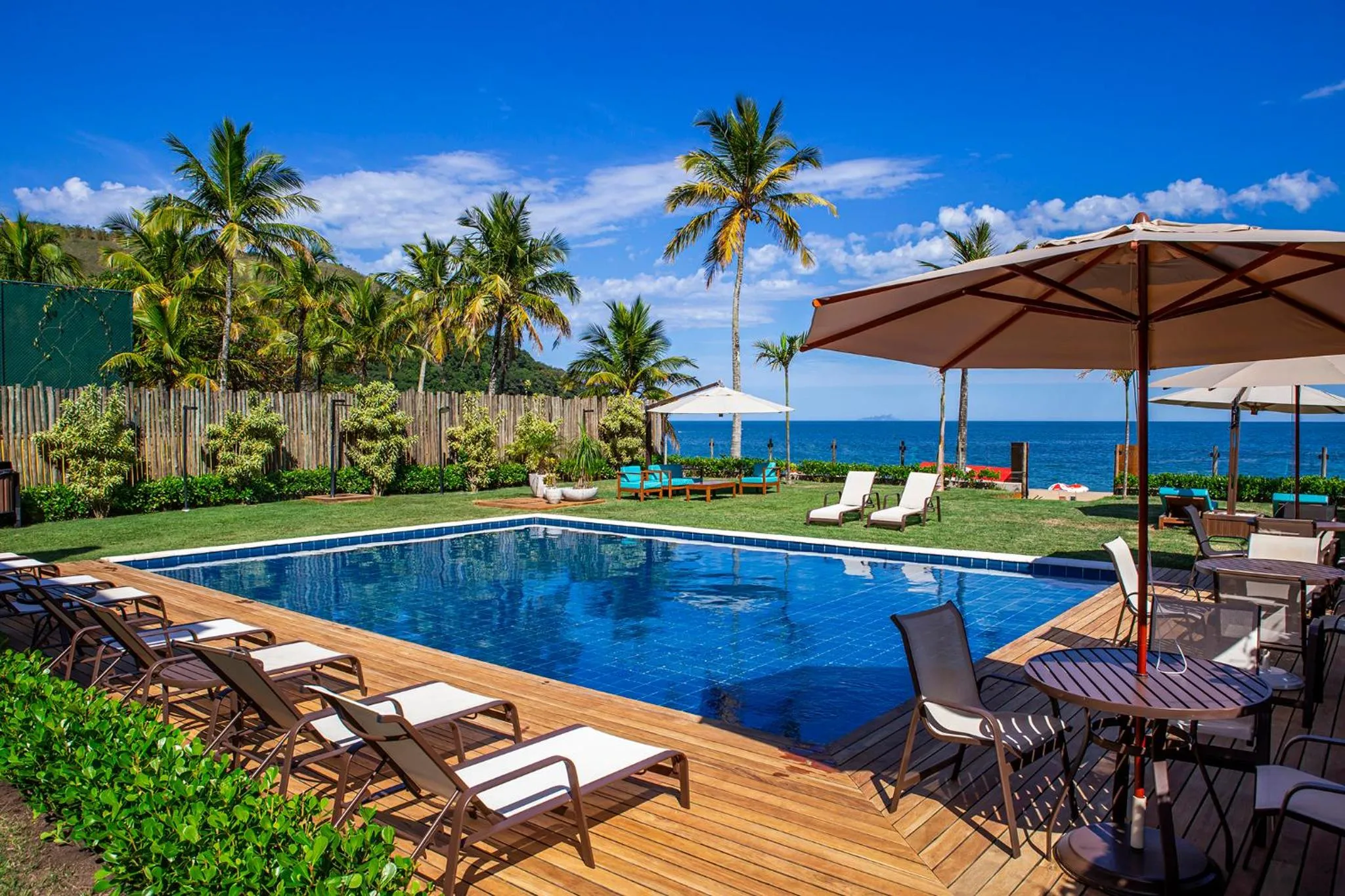 Pool view in Residencial Marina Del Sol