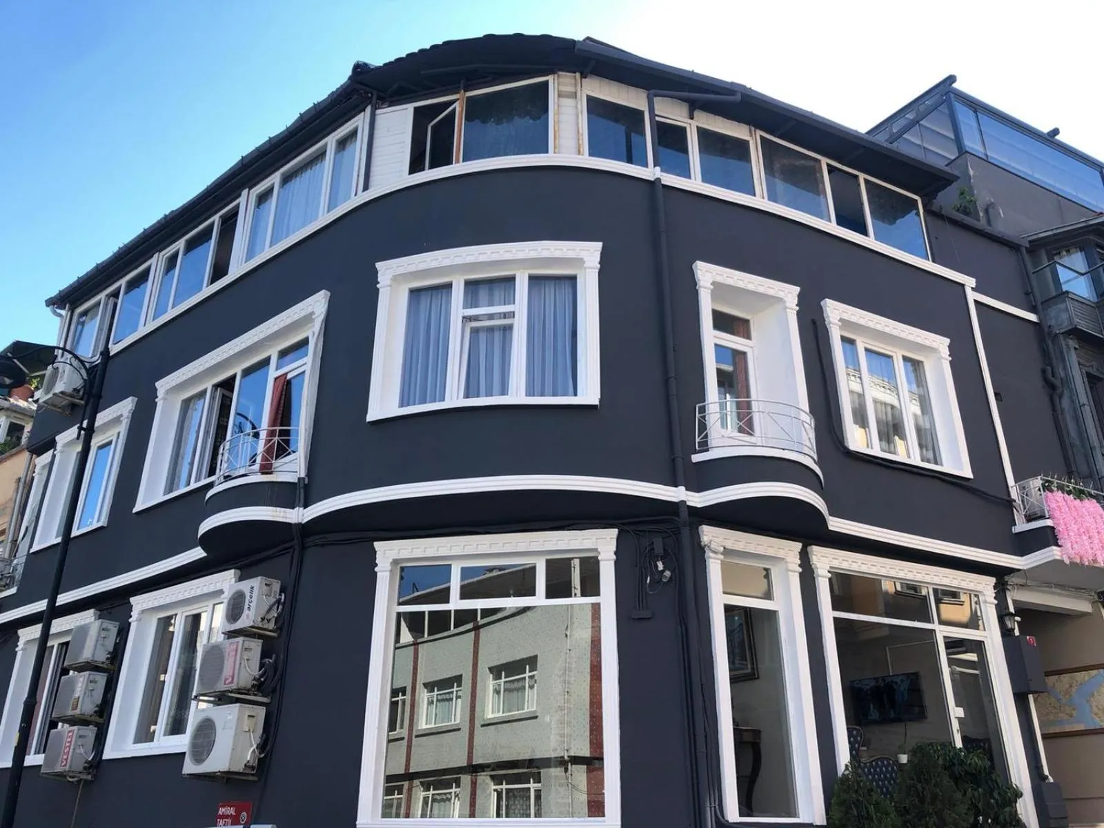 Property building in Bahaus Guesthouse Hostel