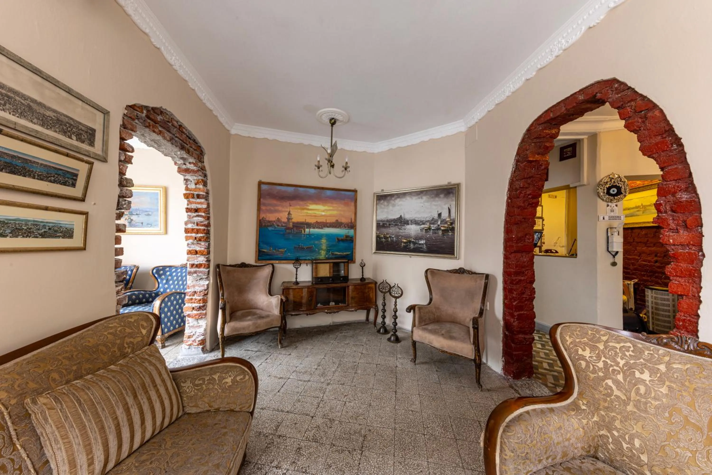 TV and multimedia in Bahaus Guesthouse Hostel