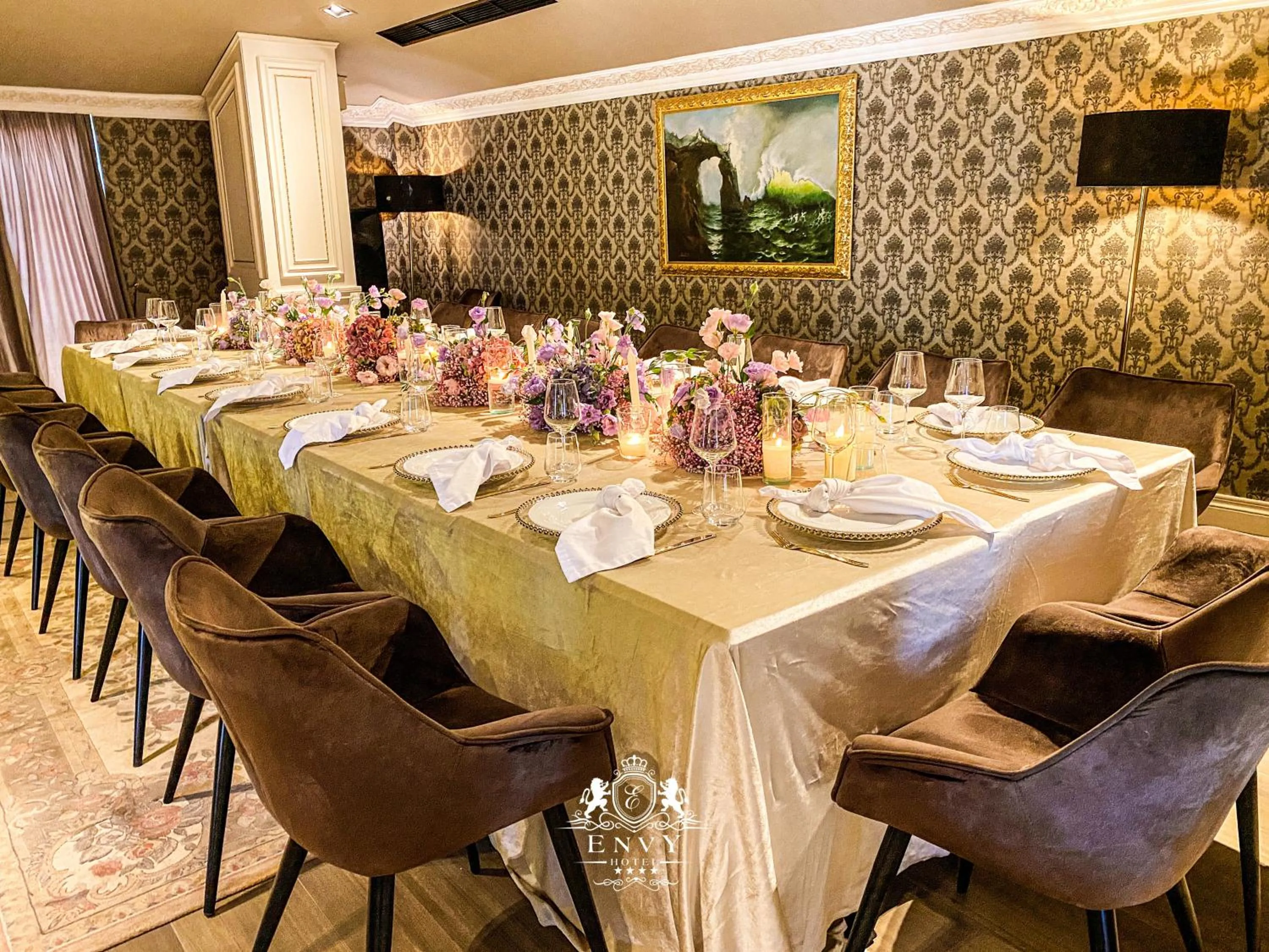 Restaurant/places to eat in Envy Hotel