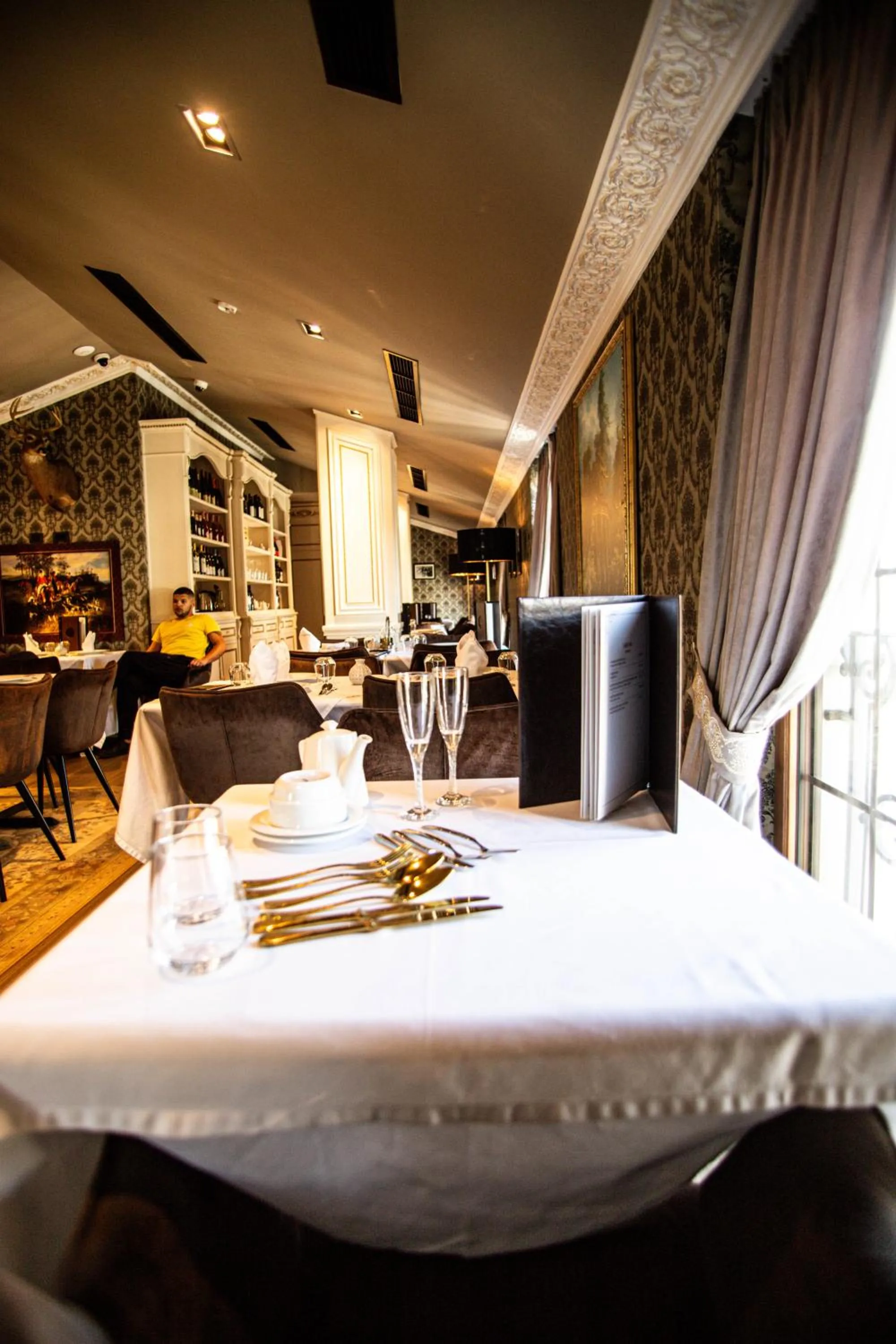 Restaurant/places to eat in Envy Hotel