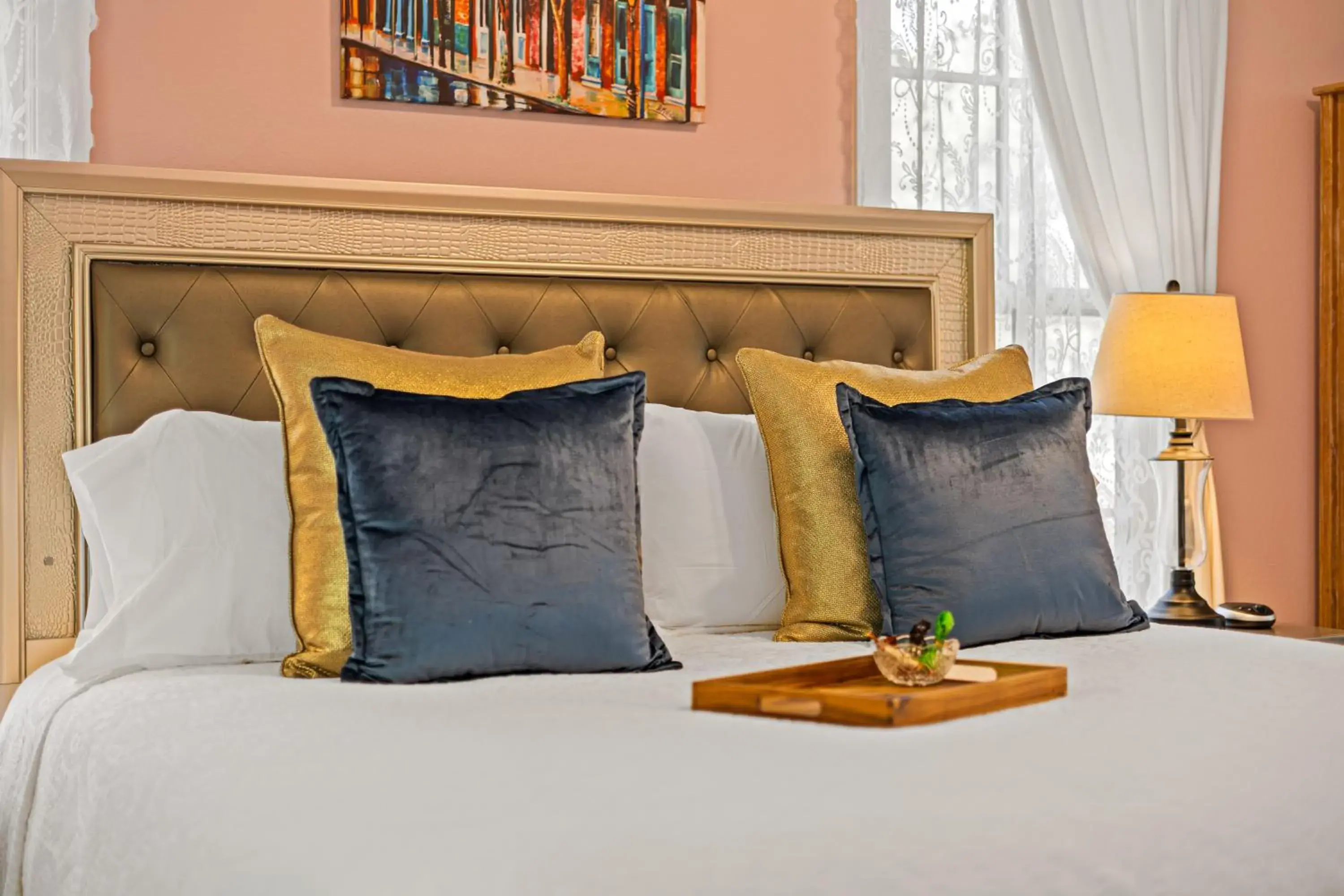 Deluxe Queen Suite in The Steamboat Inn Deluxe Queen Suite in The Steamboat Inn