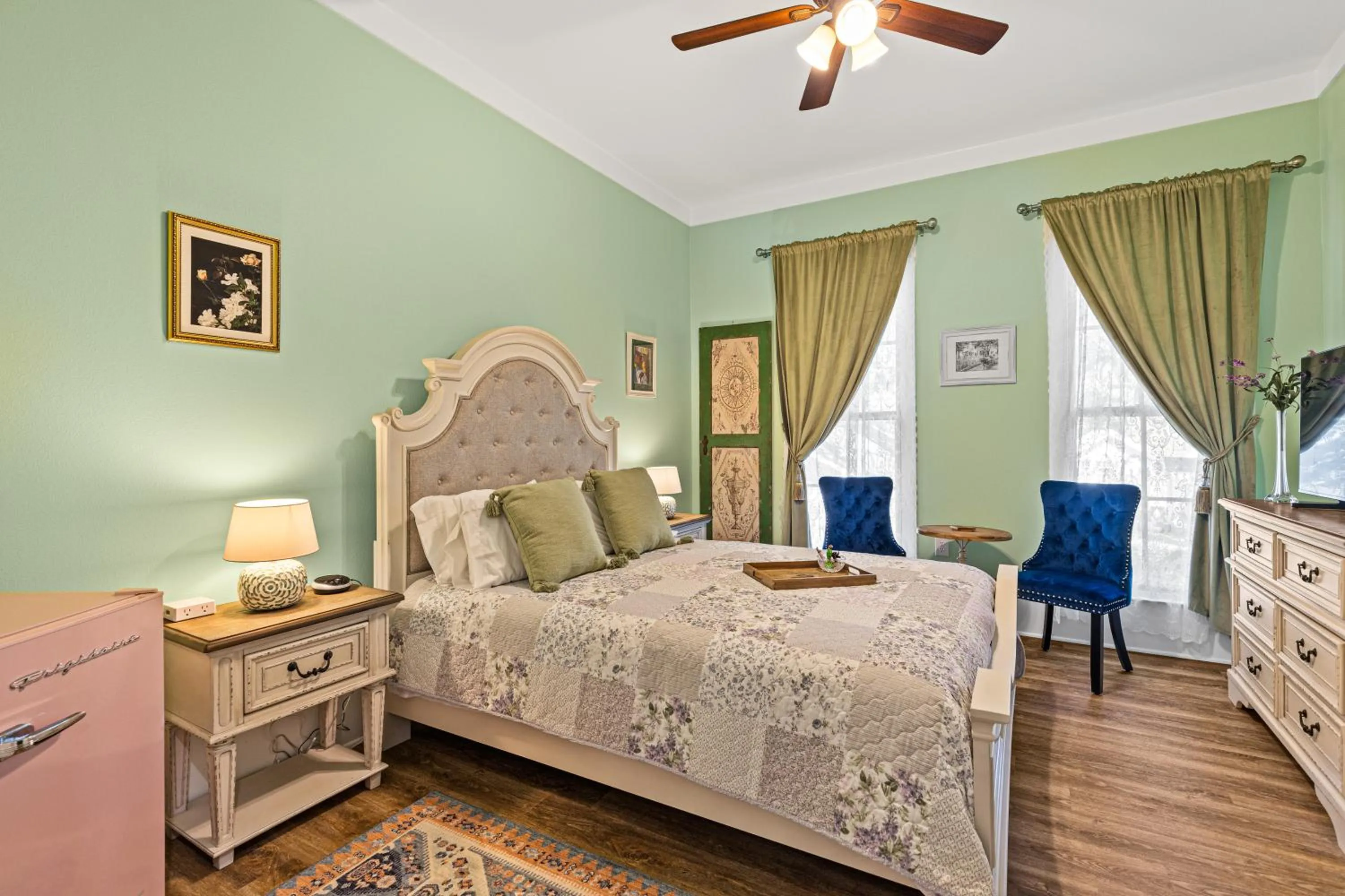 Bed in The Steamboat Inn