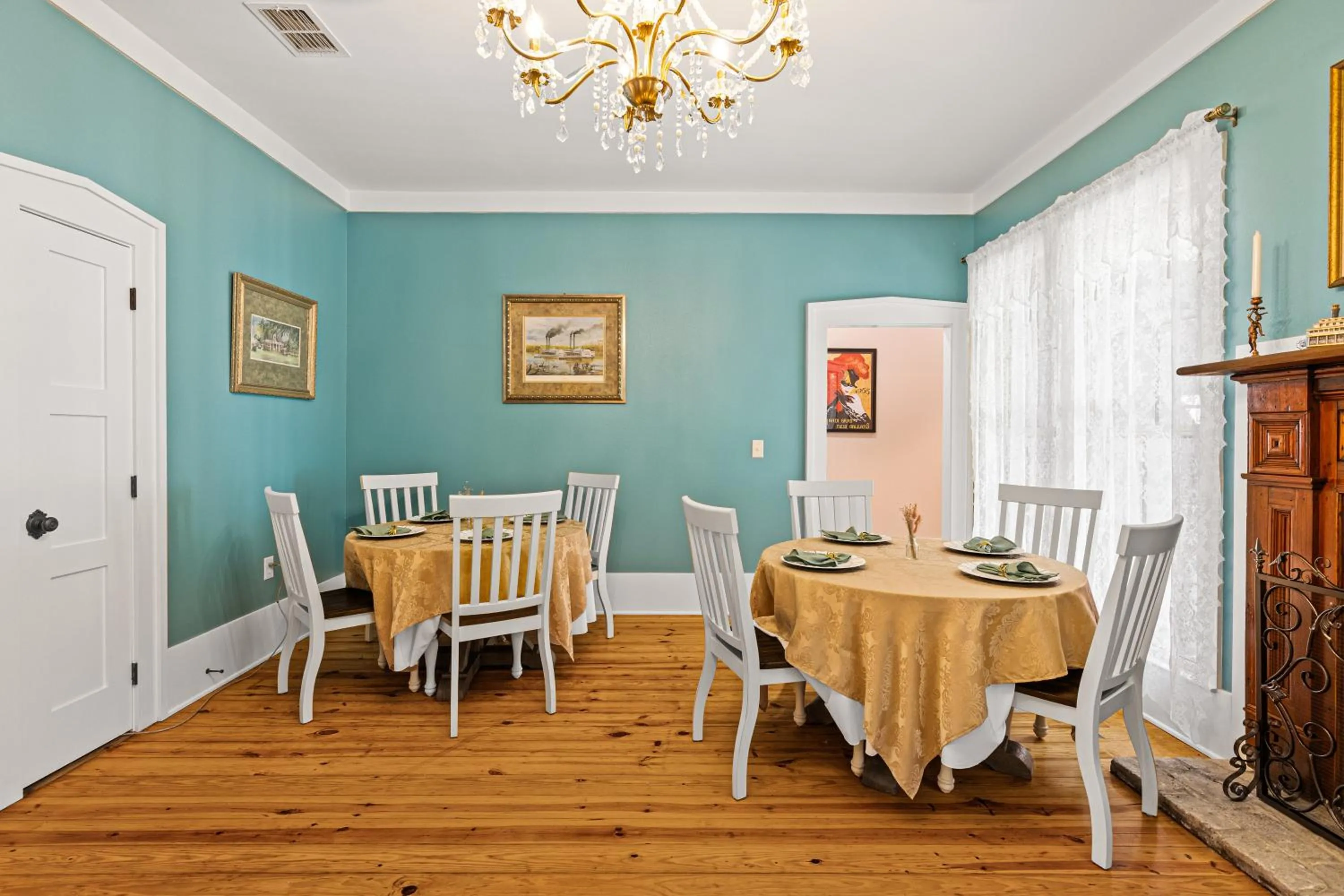 Dining area in The Steamboat Inn