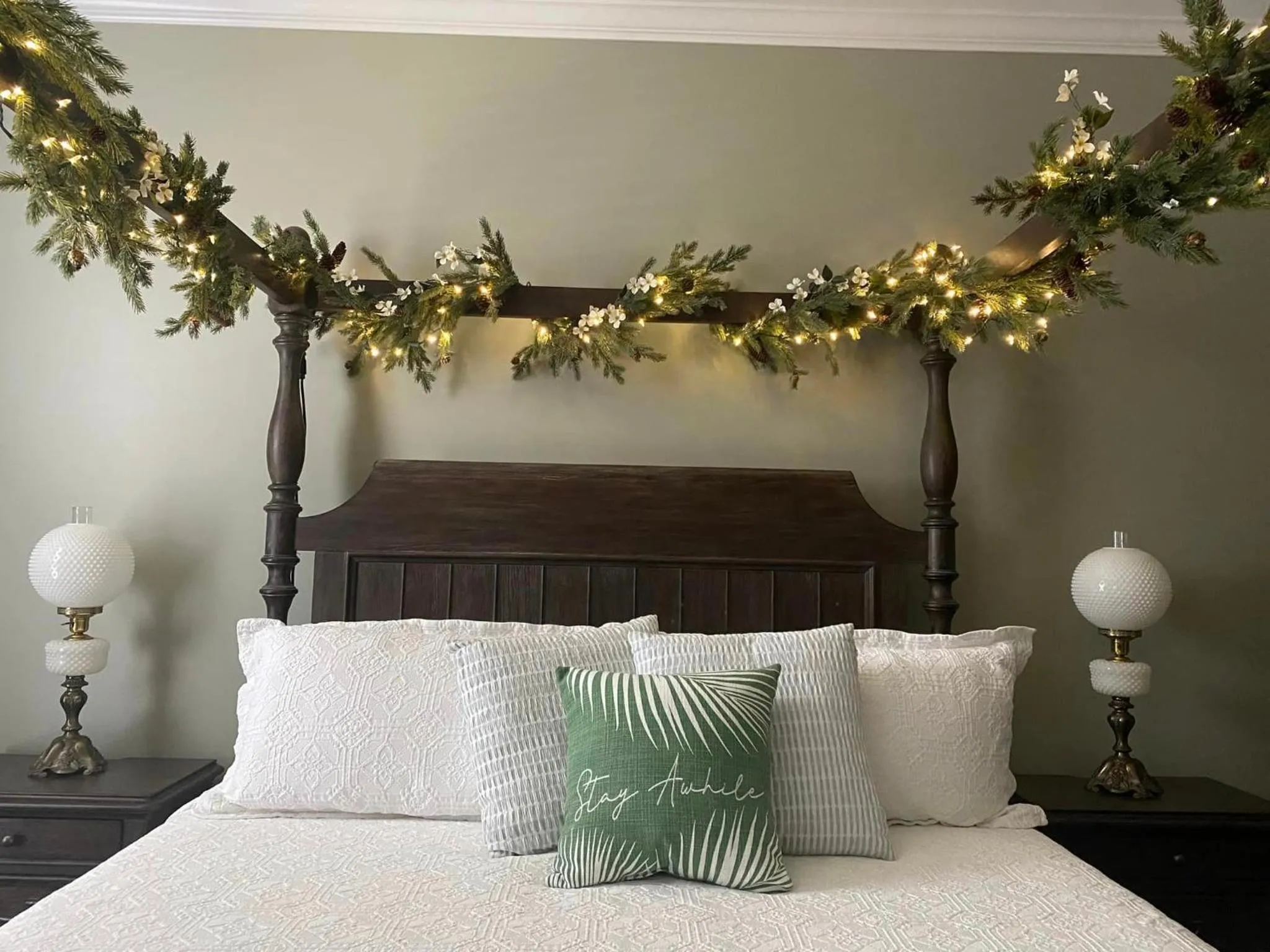 Bed in Belle Louise Historic Bed & Breakfast