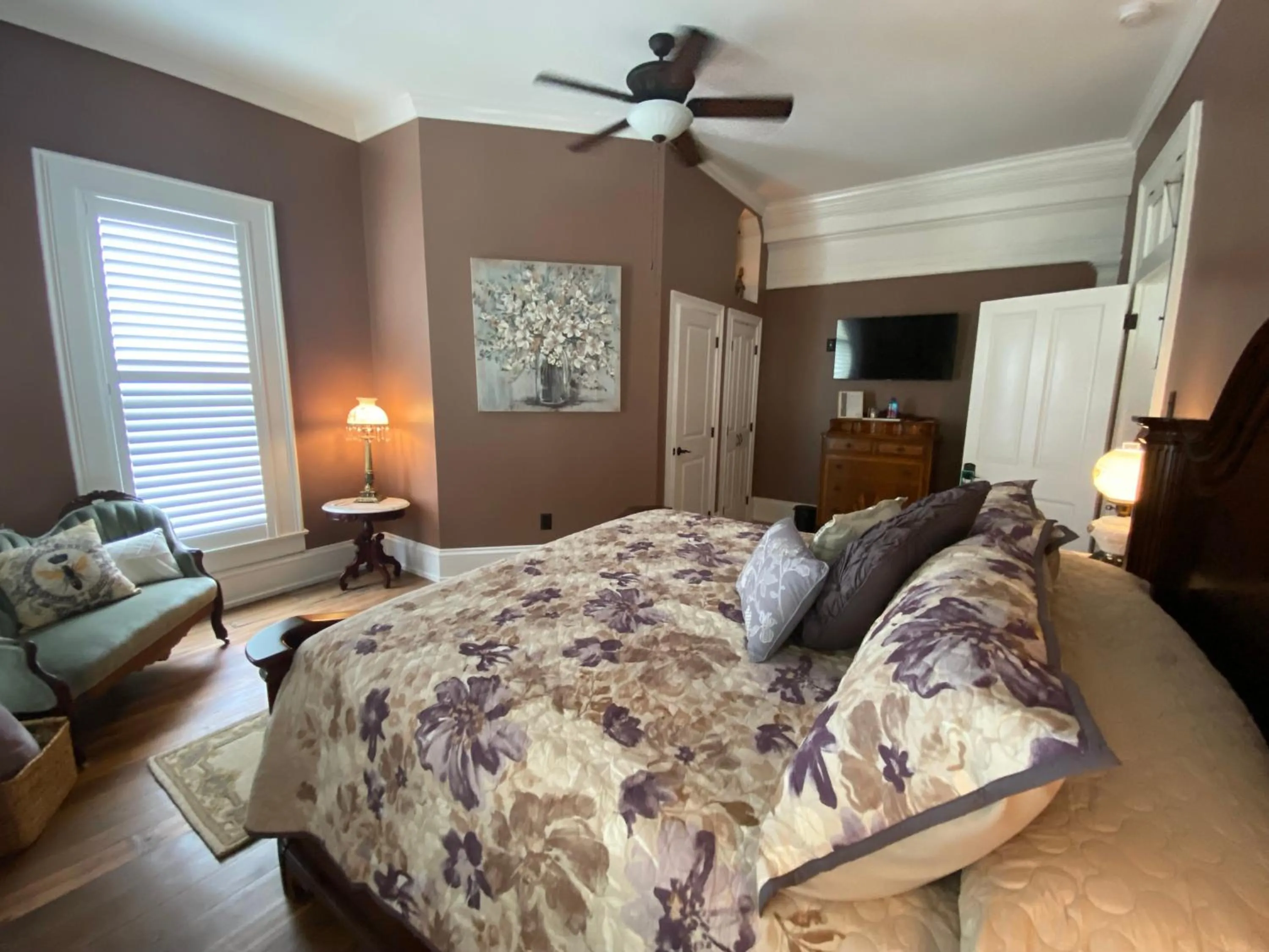 Bedroom, Bed in Belle Louise Historic Bed & Breakfast