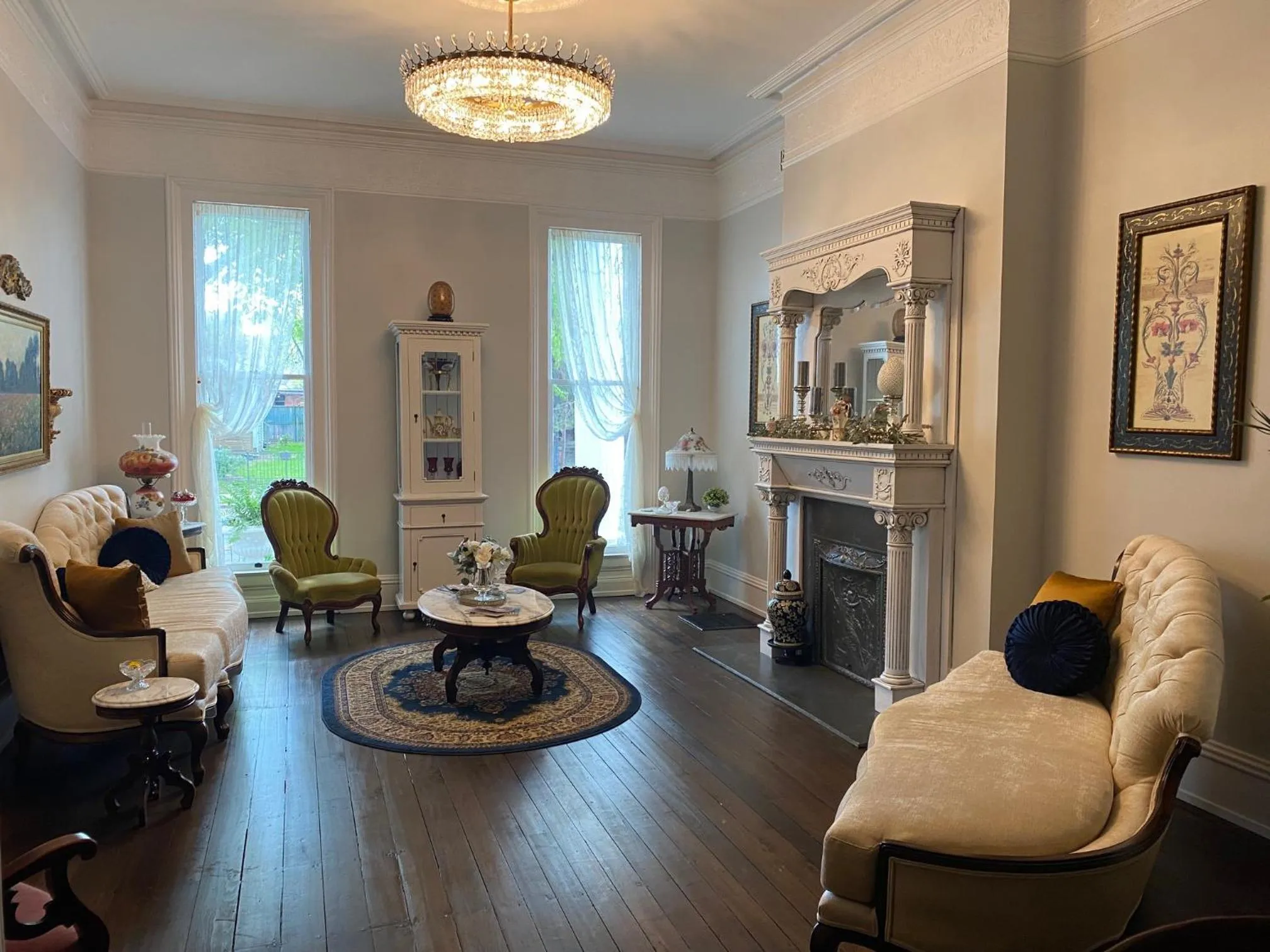 Living room in Belle Louise Historic Bed & Breakfast