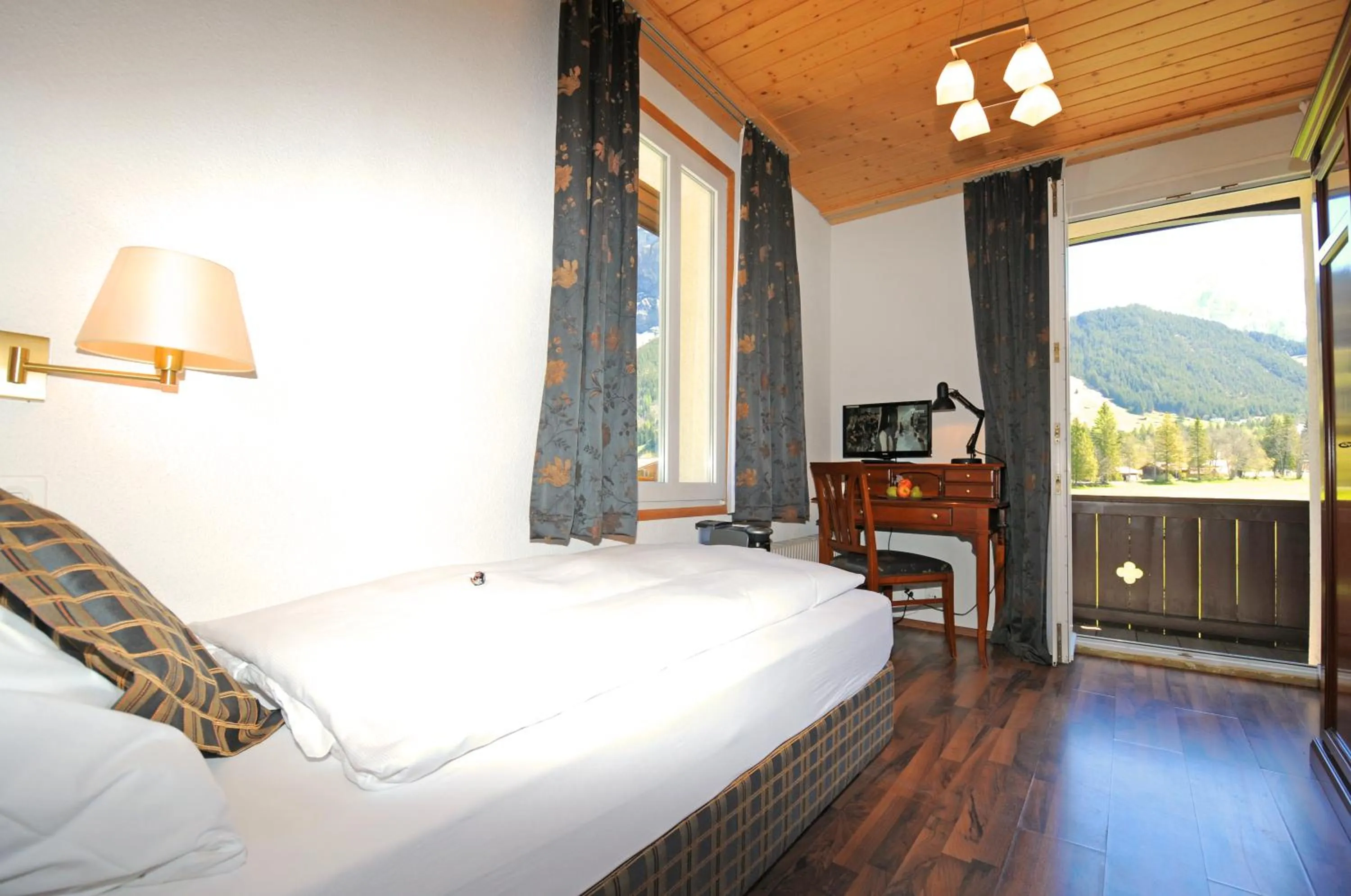 Bedroom, Bed in Belle Epoque Hotel Victoria & Apartments