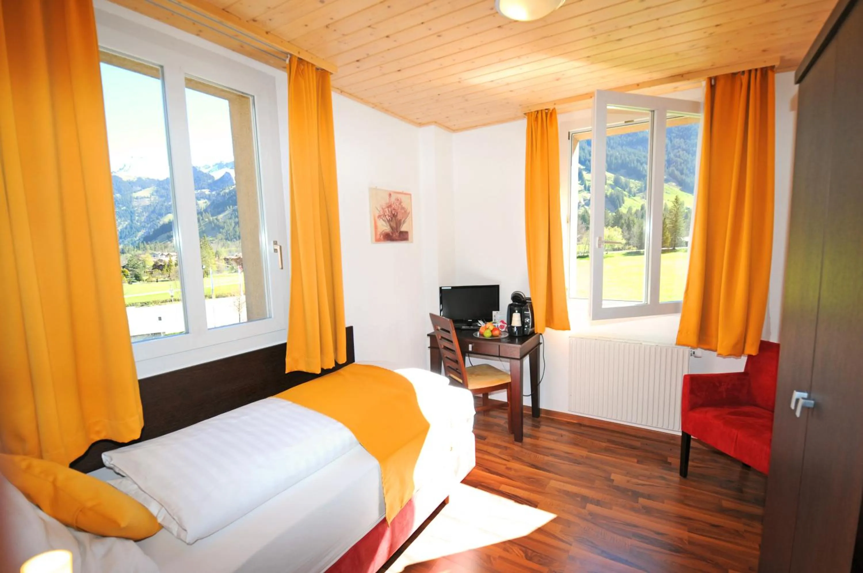 Bedroom, Bed in Belle Epoque Hotel Victoria & Apartments