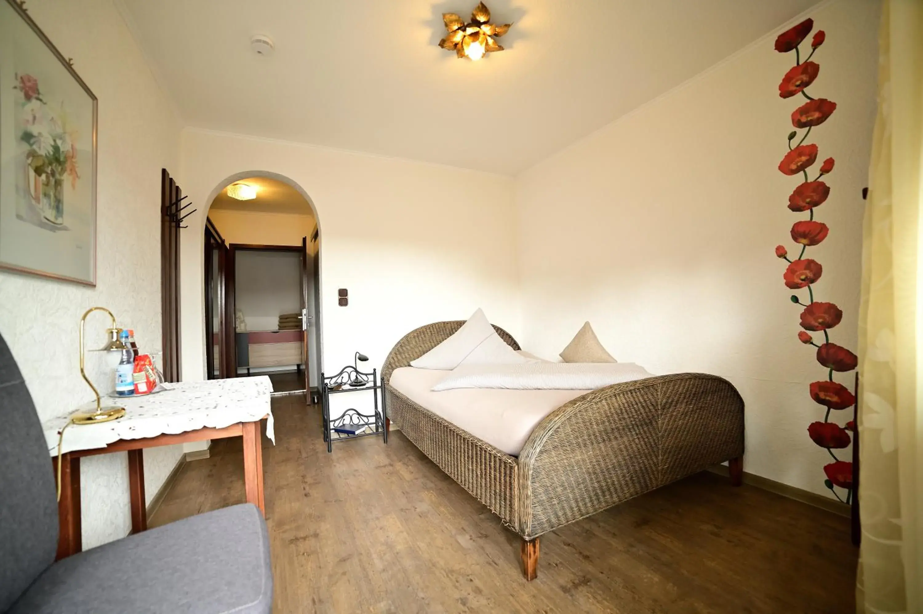 Deluxe Single Room with Balcony - single occupancy in Hotel Zrenners GARNI Deluxe Single Room with Balcony - single occupancy in Hotel Zrenners GARNI