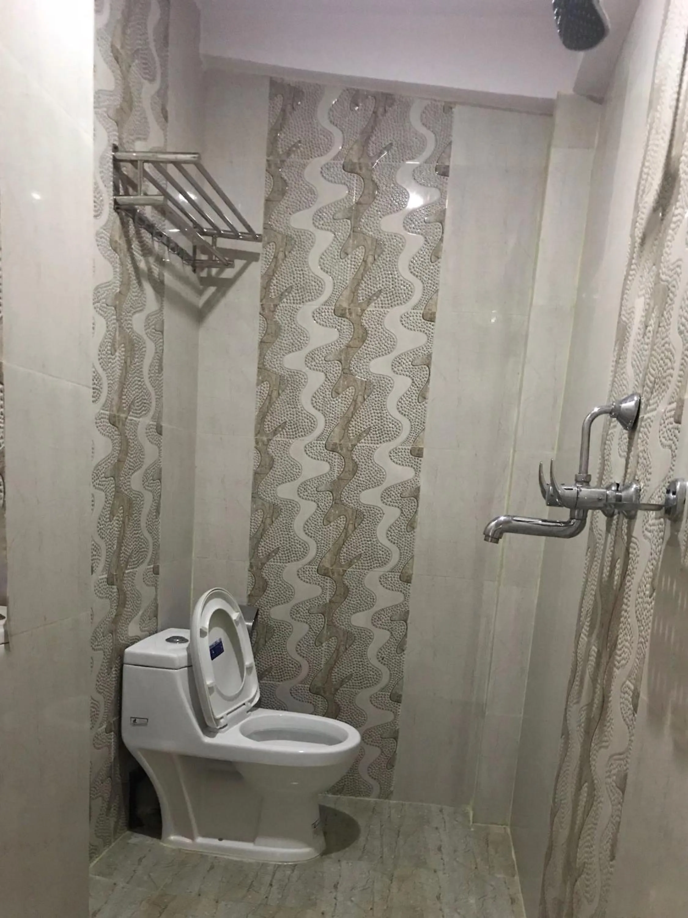 Shower in Hotel Yala Peak