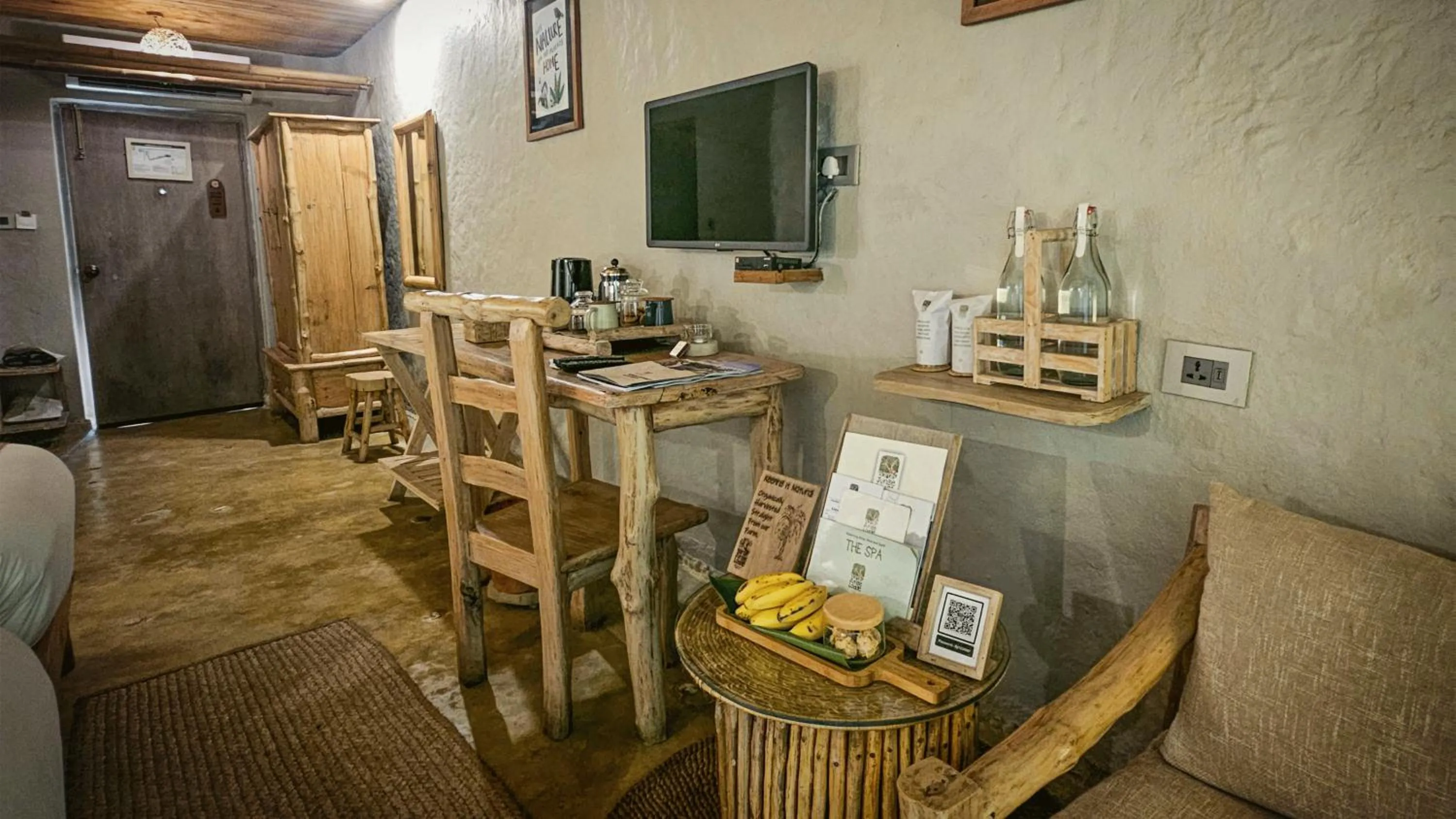 Living room in Barahi Jungle Lodge