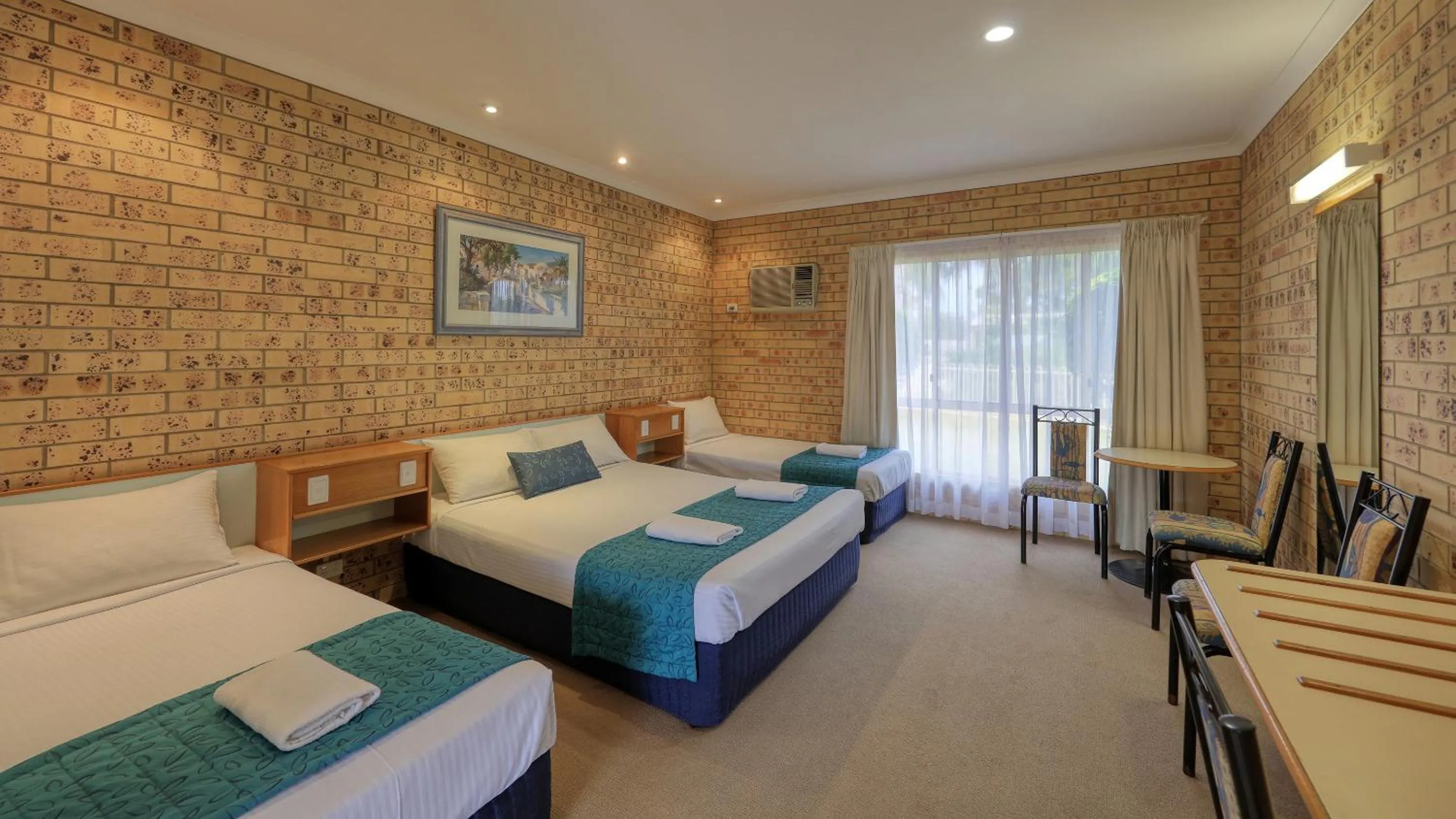 Bed in Mulga Country Motor Inn