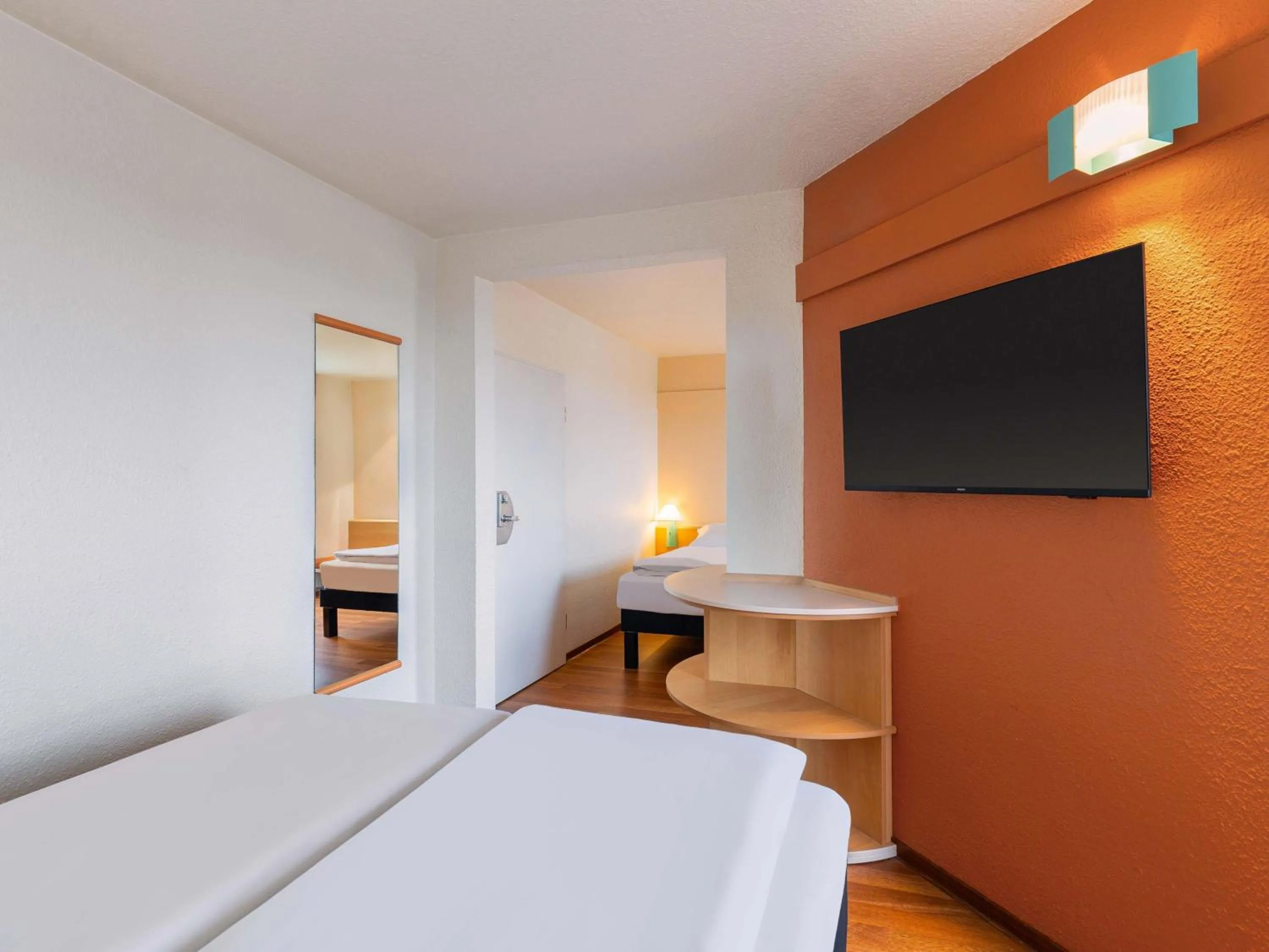 Photo of the whole room, Bed in B&B Hotel Bochum Hbf-Süd