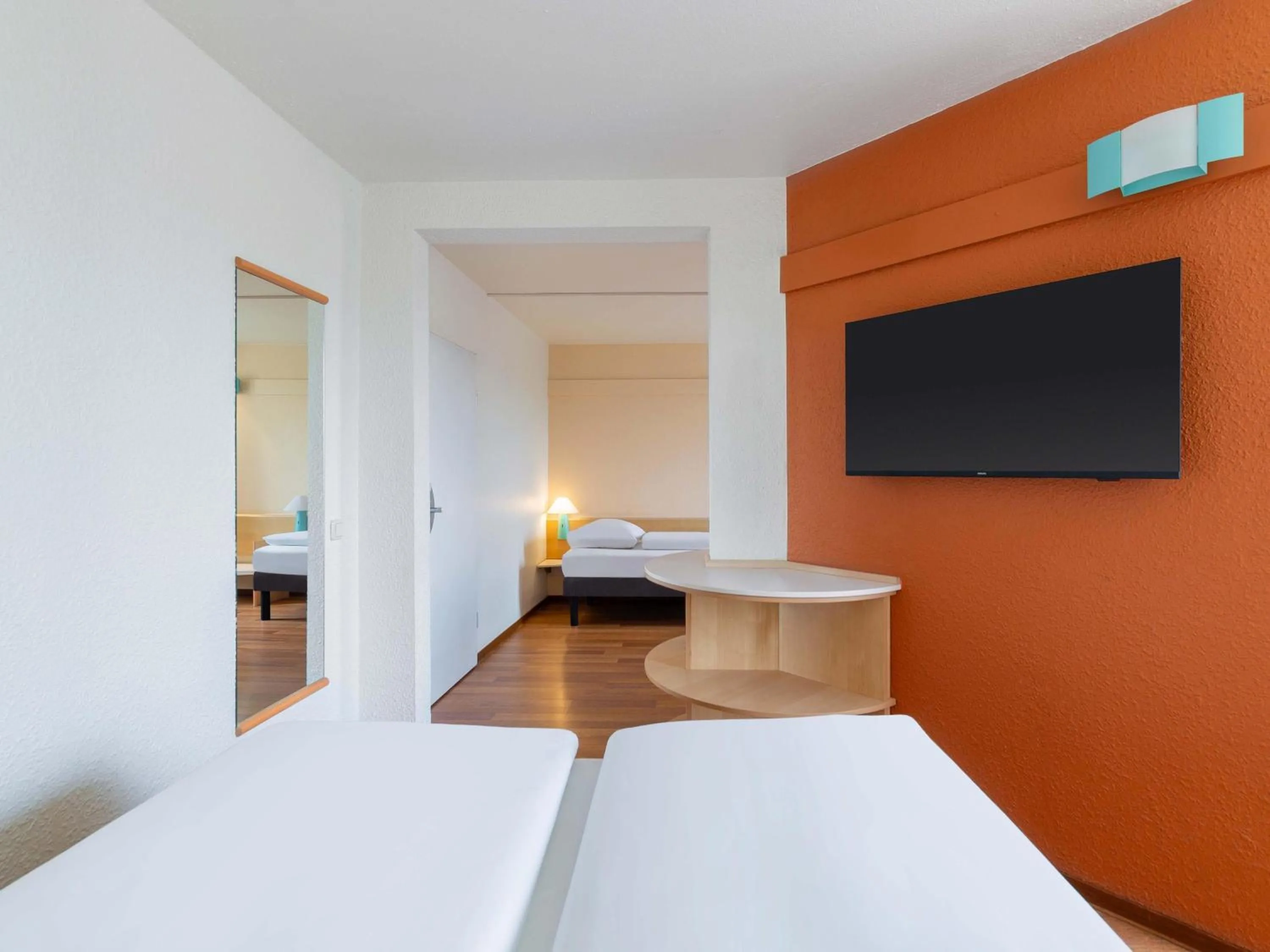 Photo of the whole room, Bed in B&B Hotel Bochum Hbf-Süd