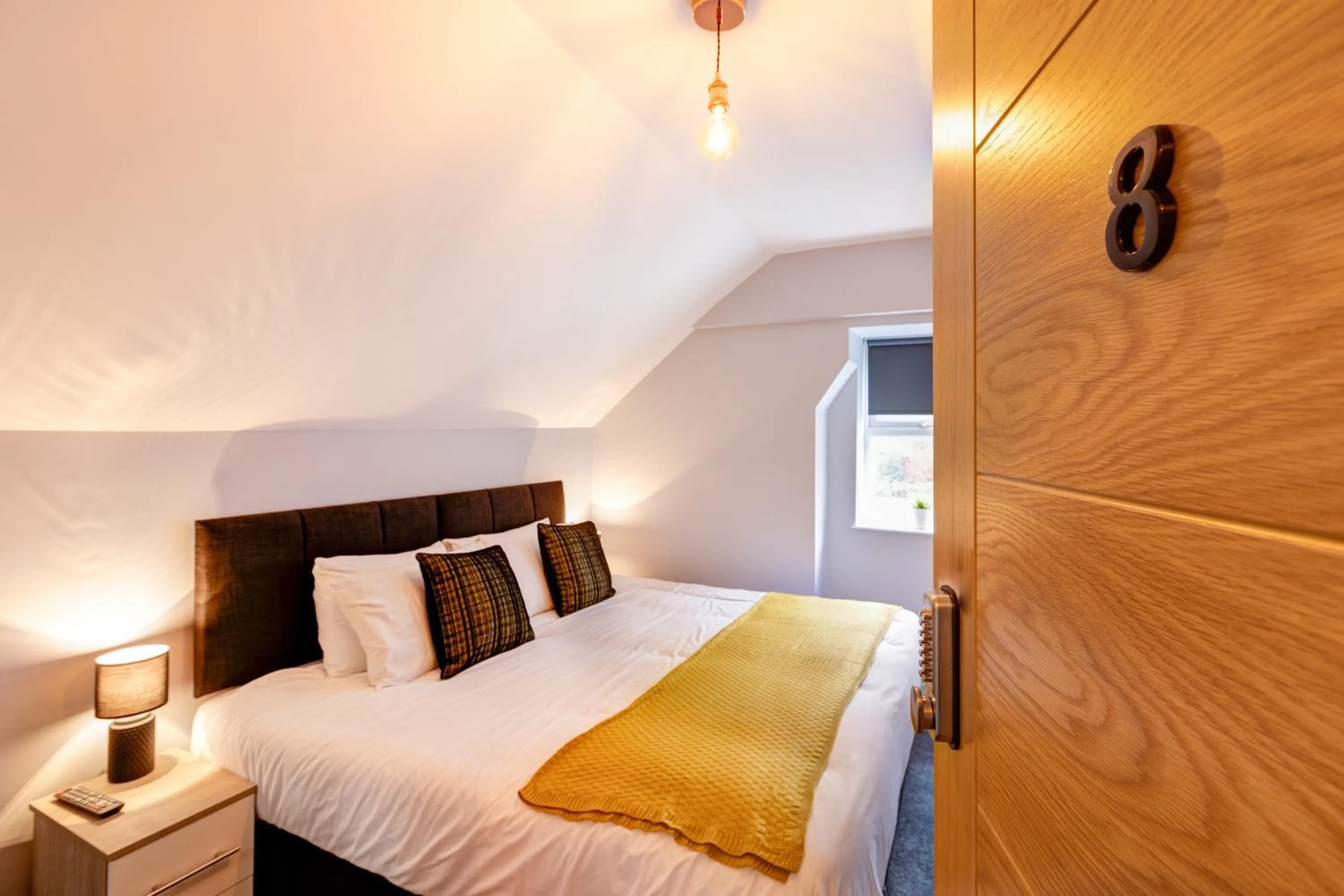 Bed in Bondgate Hotel East Midlands Airport