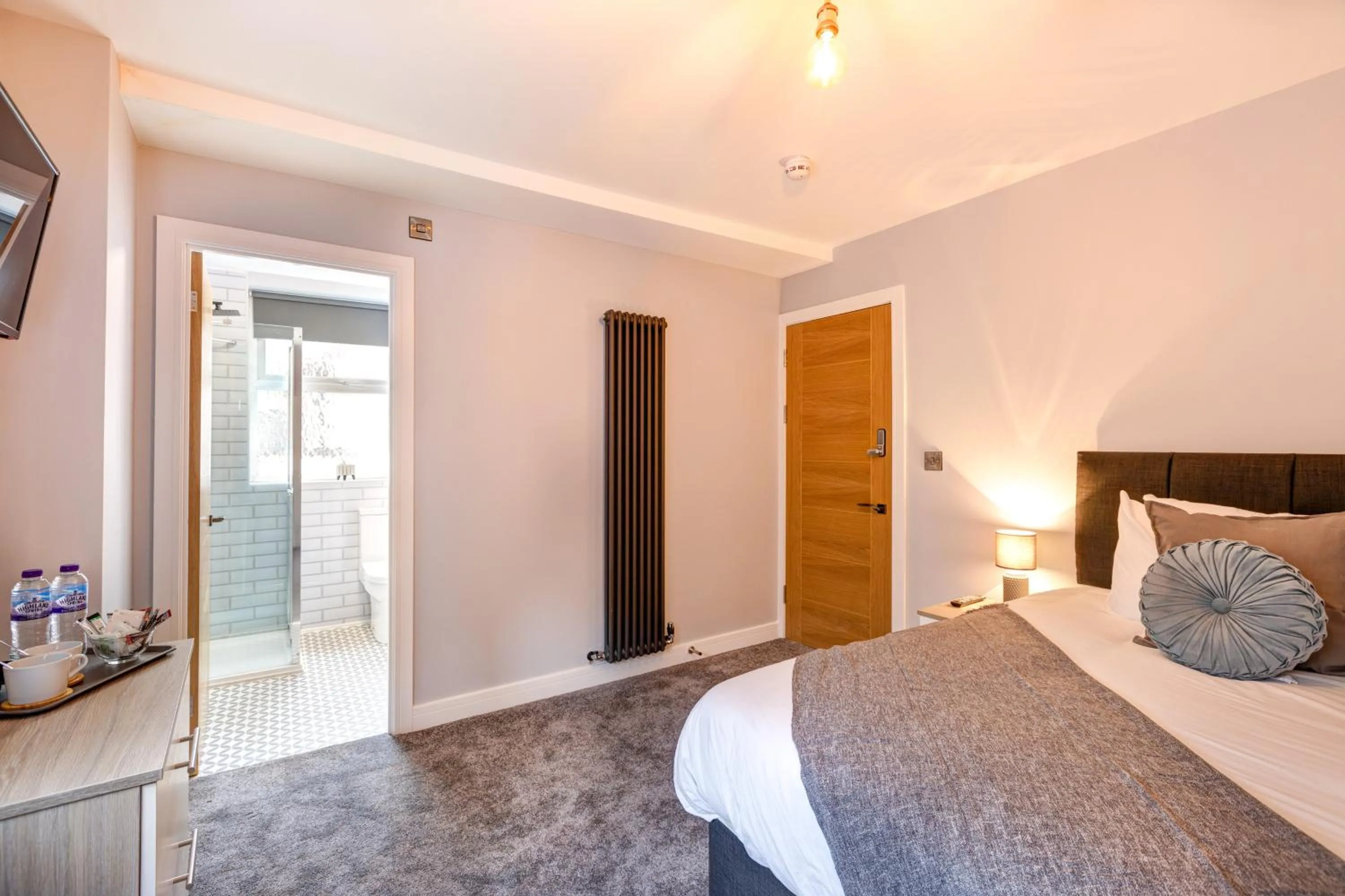 Bed in Bondgate Hotel East Midlands Airport