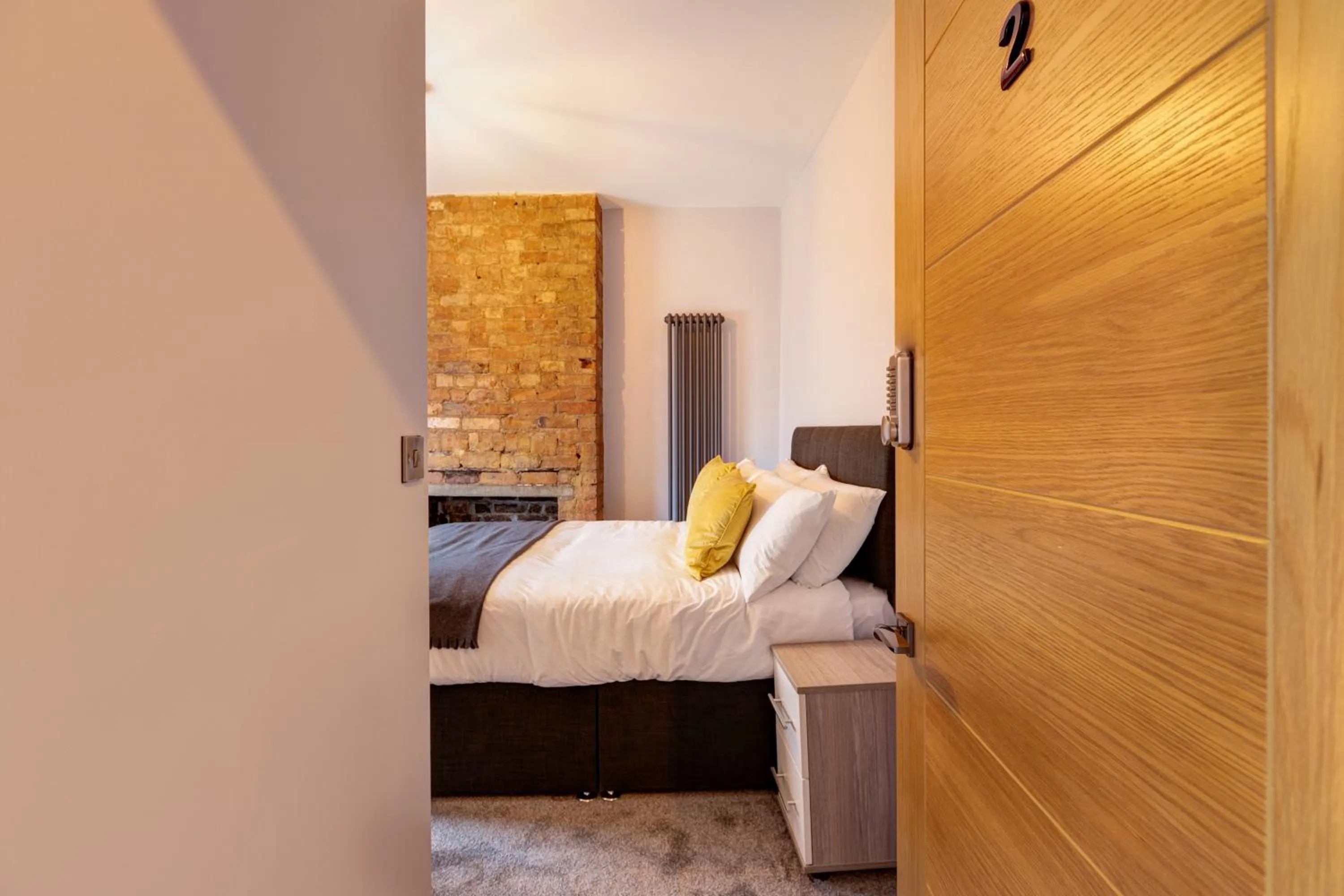 Bed in Bondgate Hotel East Midlands Airport