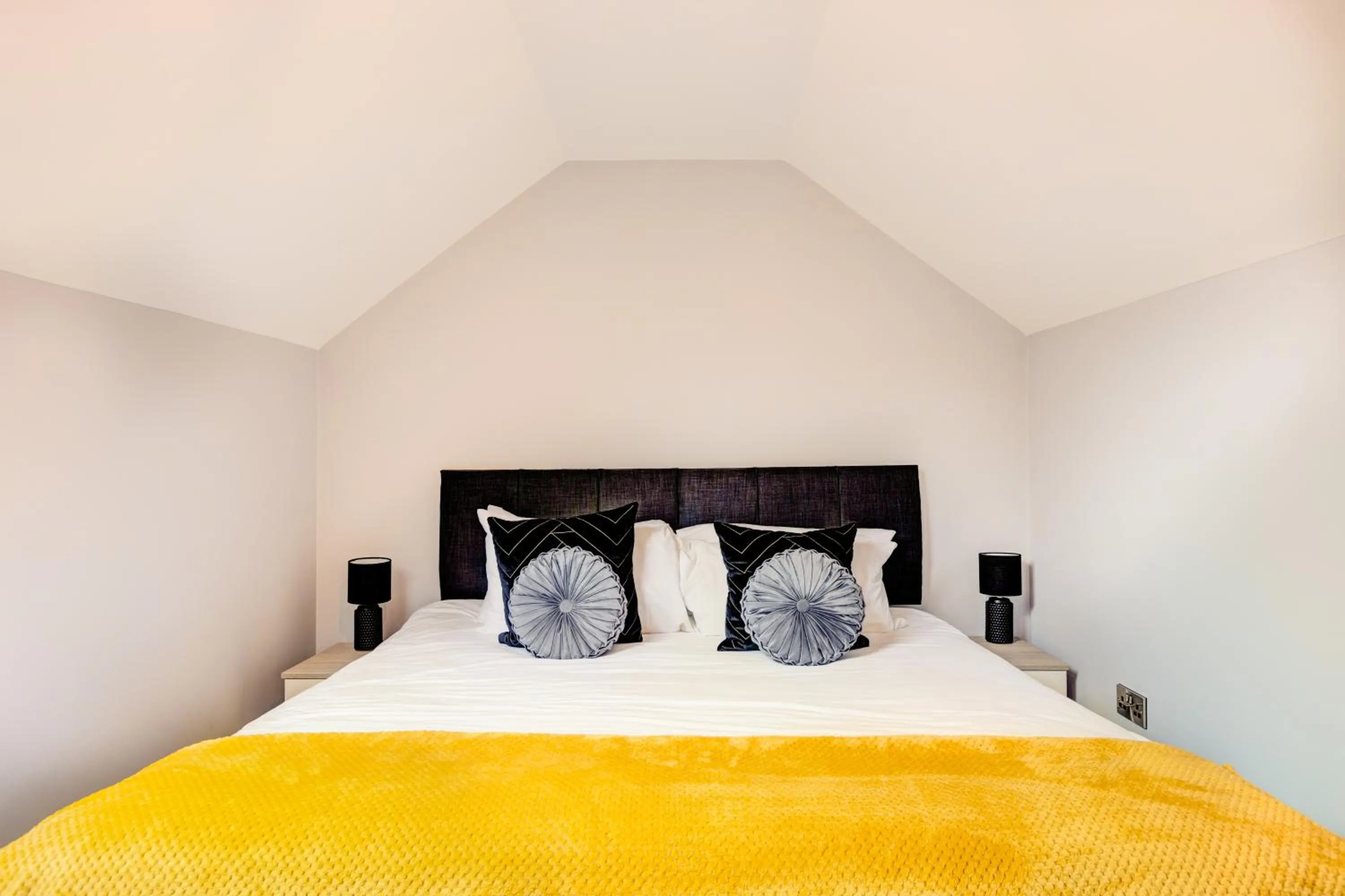 Bed in Bondgate Hotel East Midlands Airport