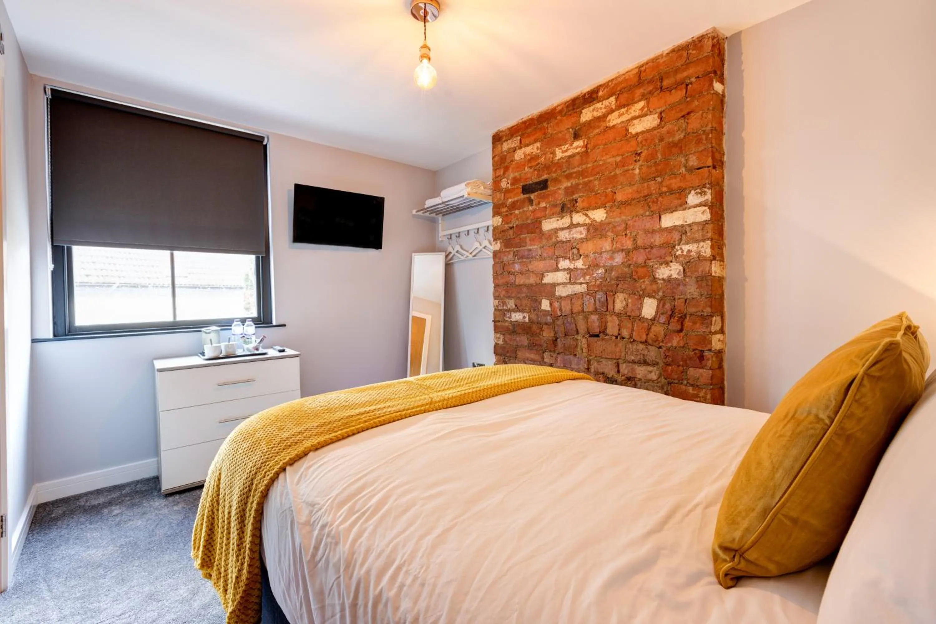 Bed in Bondgate Hotel East Midlands Airport